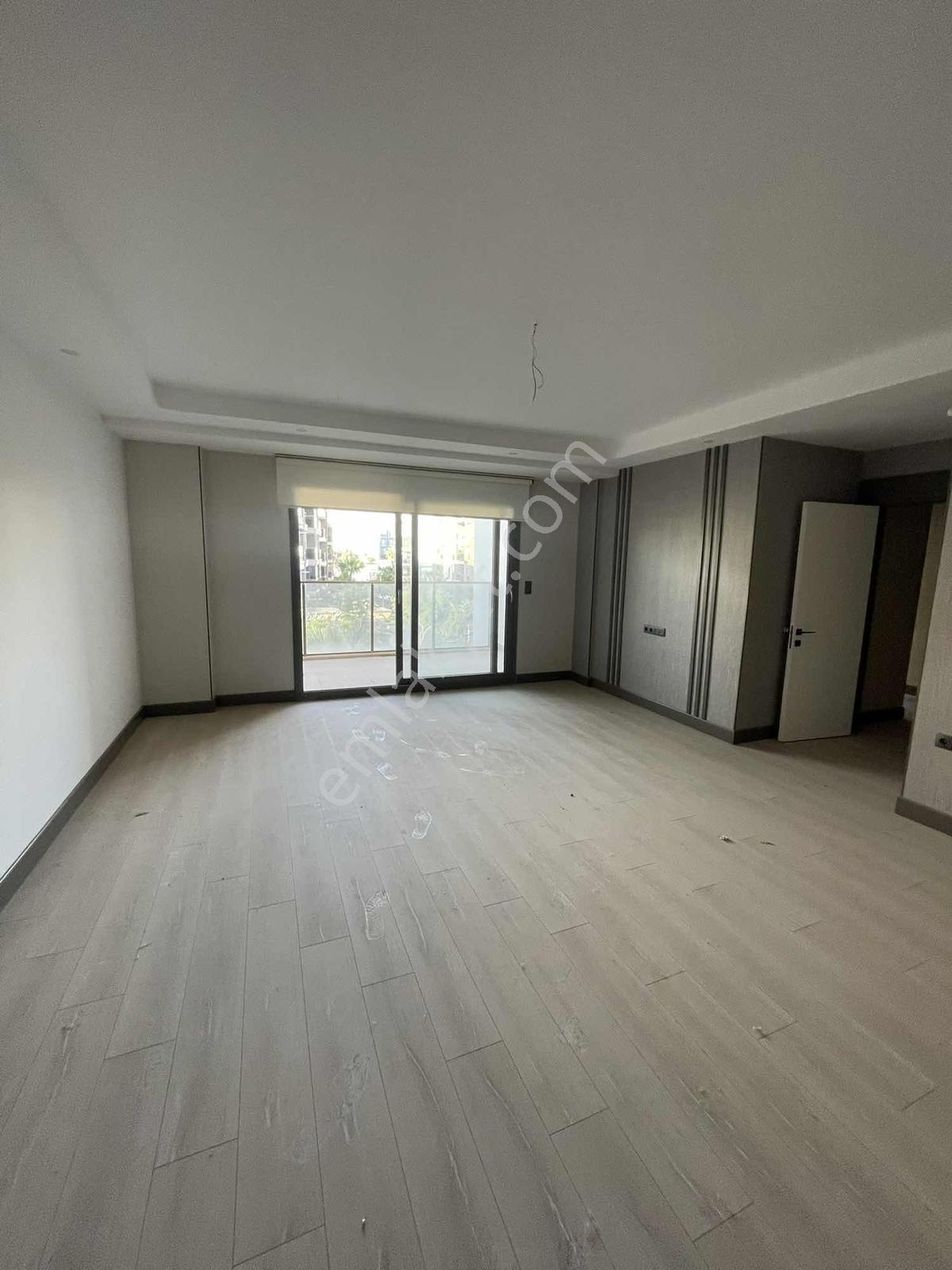 Kuşadasında Lüks Sitede Satılık 2+1 Daire — fotoğraf 26