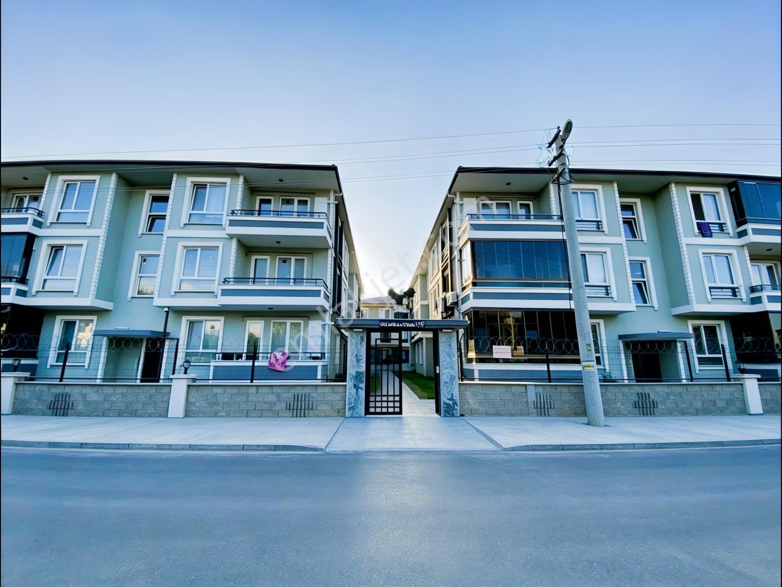 Karasuda Havuzlu Sitede Ayrı Mutfaklı Cam Balkonlu Daire — fotoğraf 2