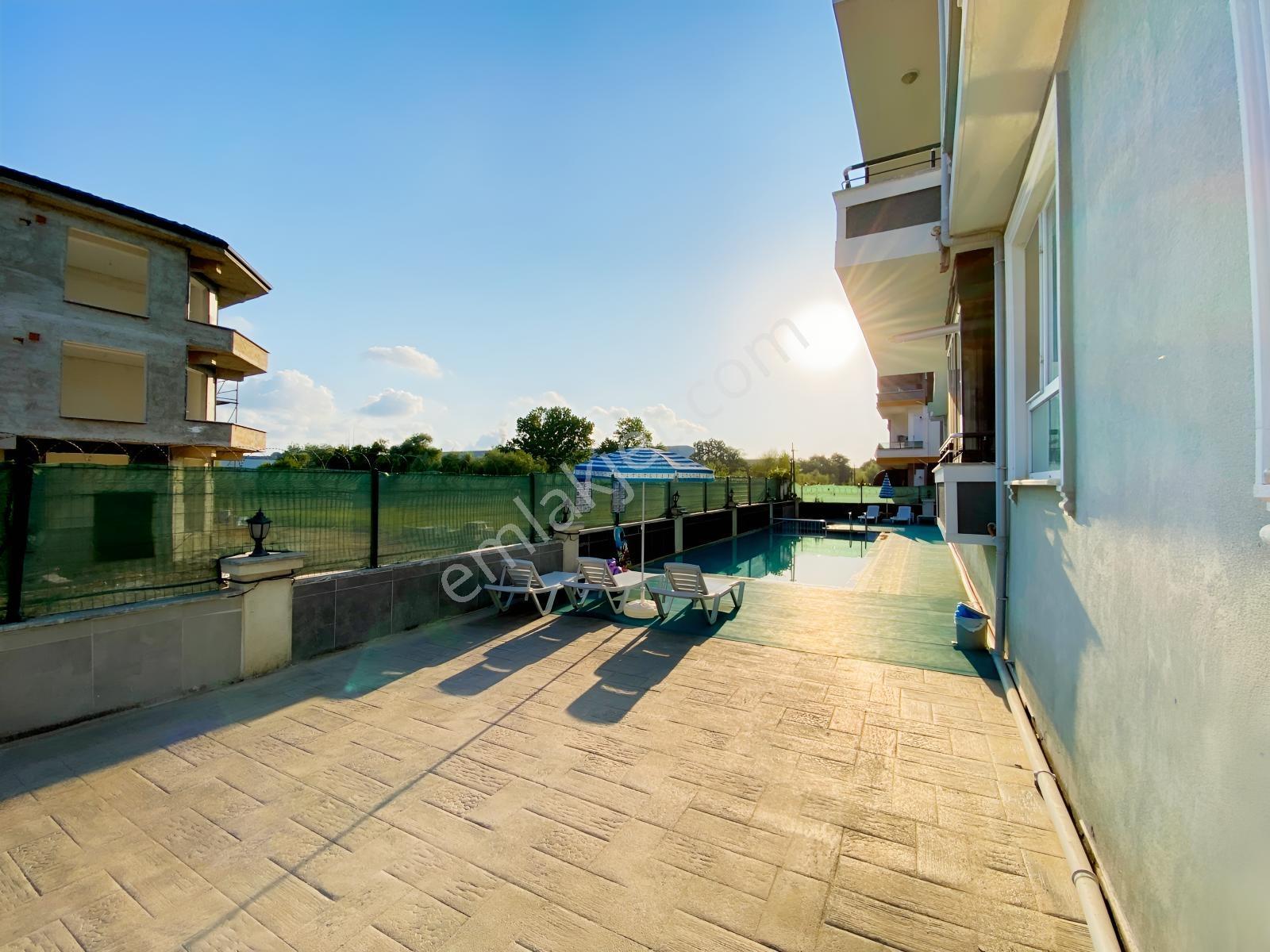 Karasuda Havuzlu Sitede Ayrı Mutfaklı Cam Balkonlu Daire — fotoğraf 10