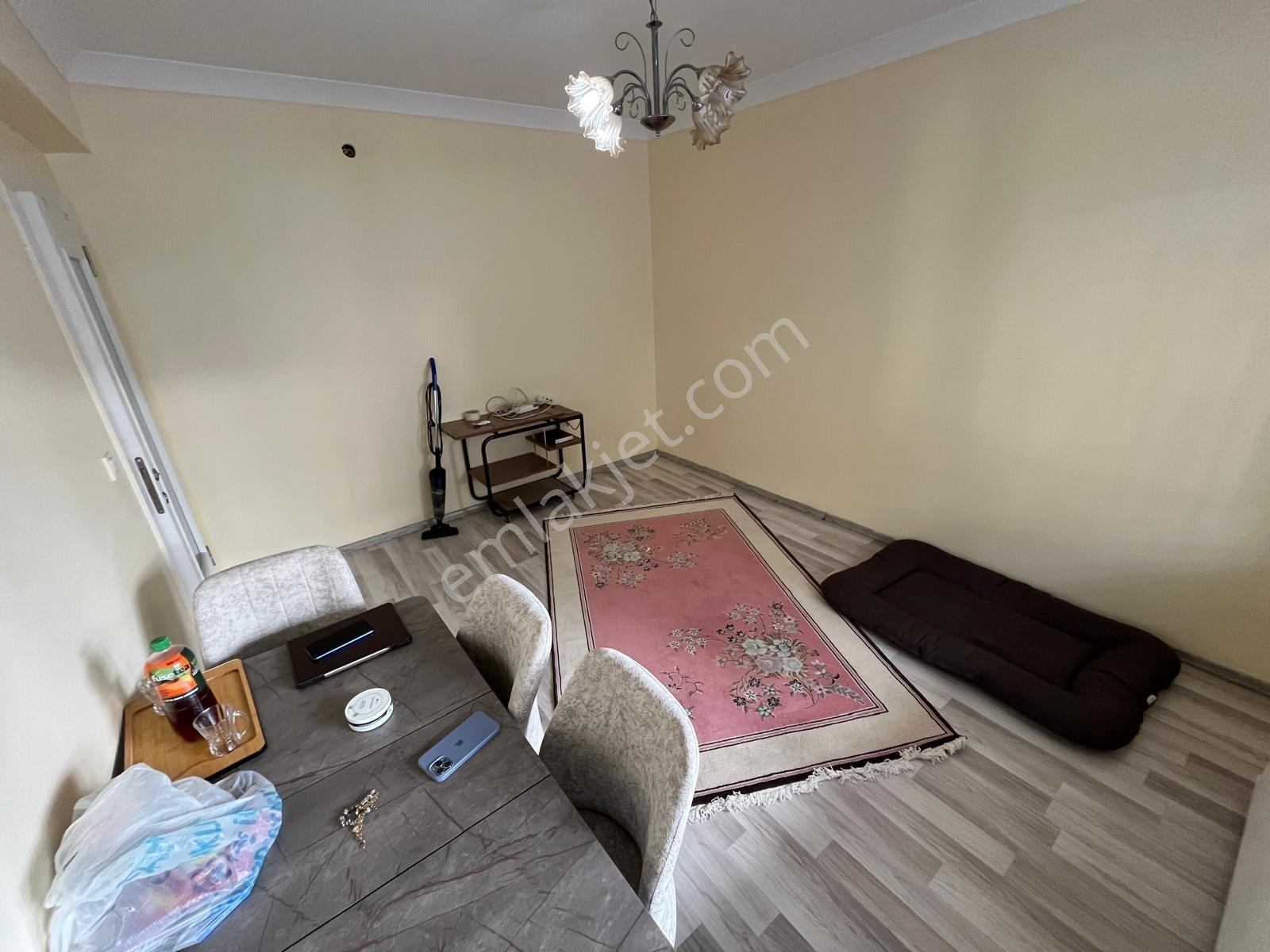 Cumhuriyet Gayrimenkulden 2+1 Metro Yakını Satılık Daire — fotoğraf 9