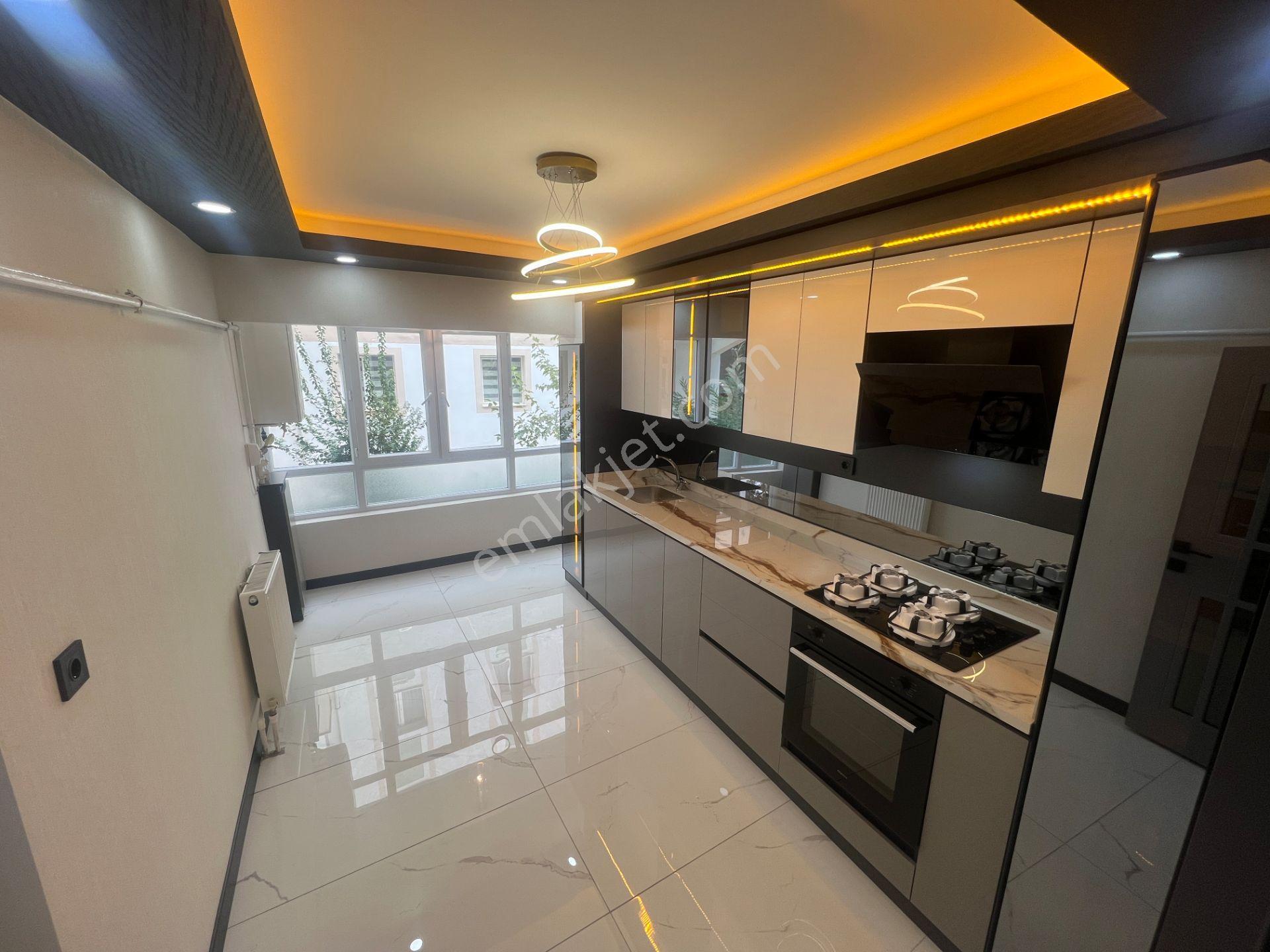 Sincan Akşemsettin Mh Öncephe Salon Bagımsız 125m2 Satılık Daire — fotoğraf 4