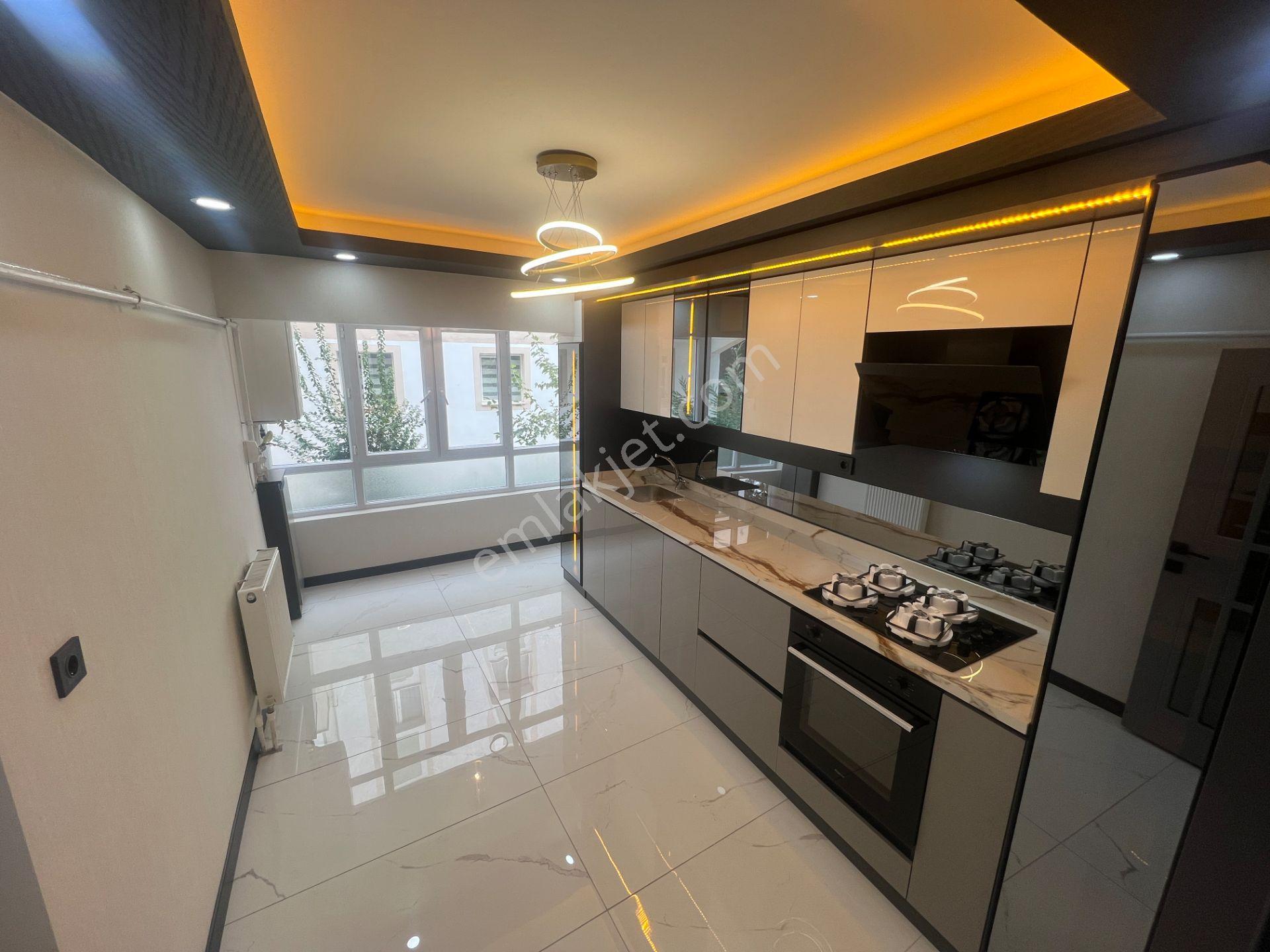 Sincan Akşemsettin Mh Öncephe Salon Bagımsız 125m2 Satılık Daire — fotoğraf 5