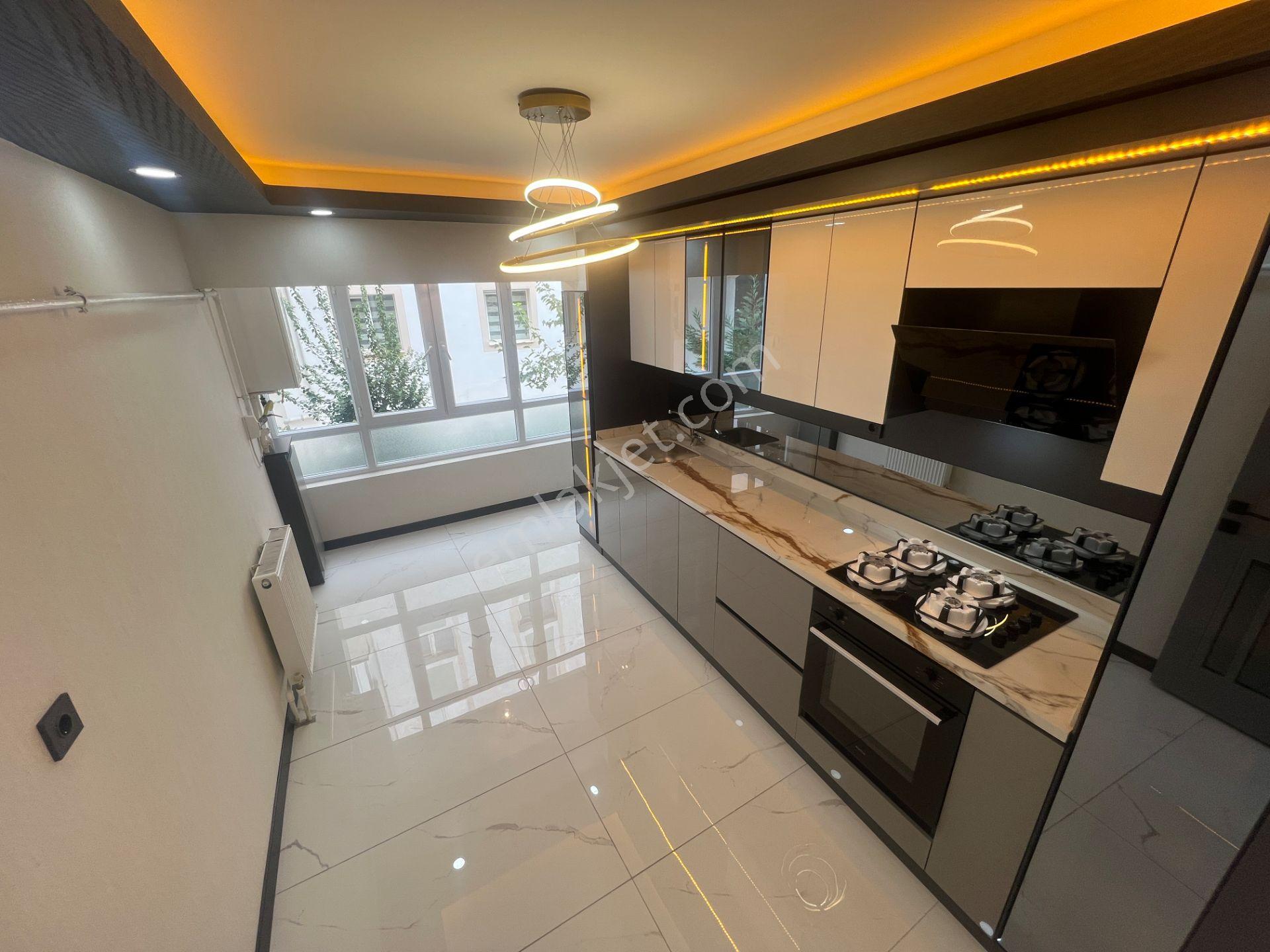 Sincan Akşemsettin Mh Öncephe Salon Bagımsız 125m2 Satılık Daire — fotoğraf 6