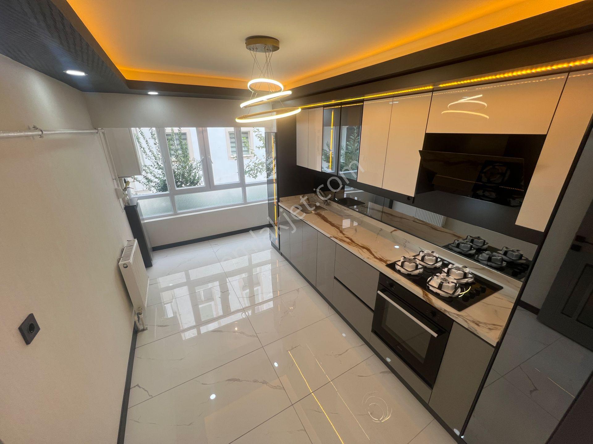 Sincan Akşemsettin Mh Öncephe Salon Bagımsız 125m2 Satılık Daire — fotoğraf 7