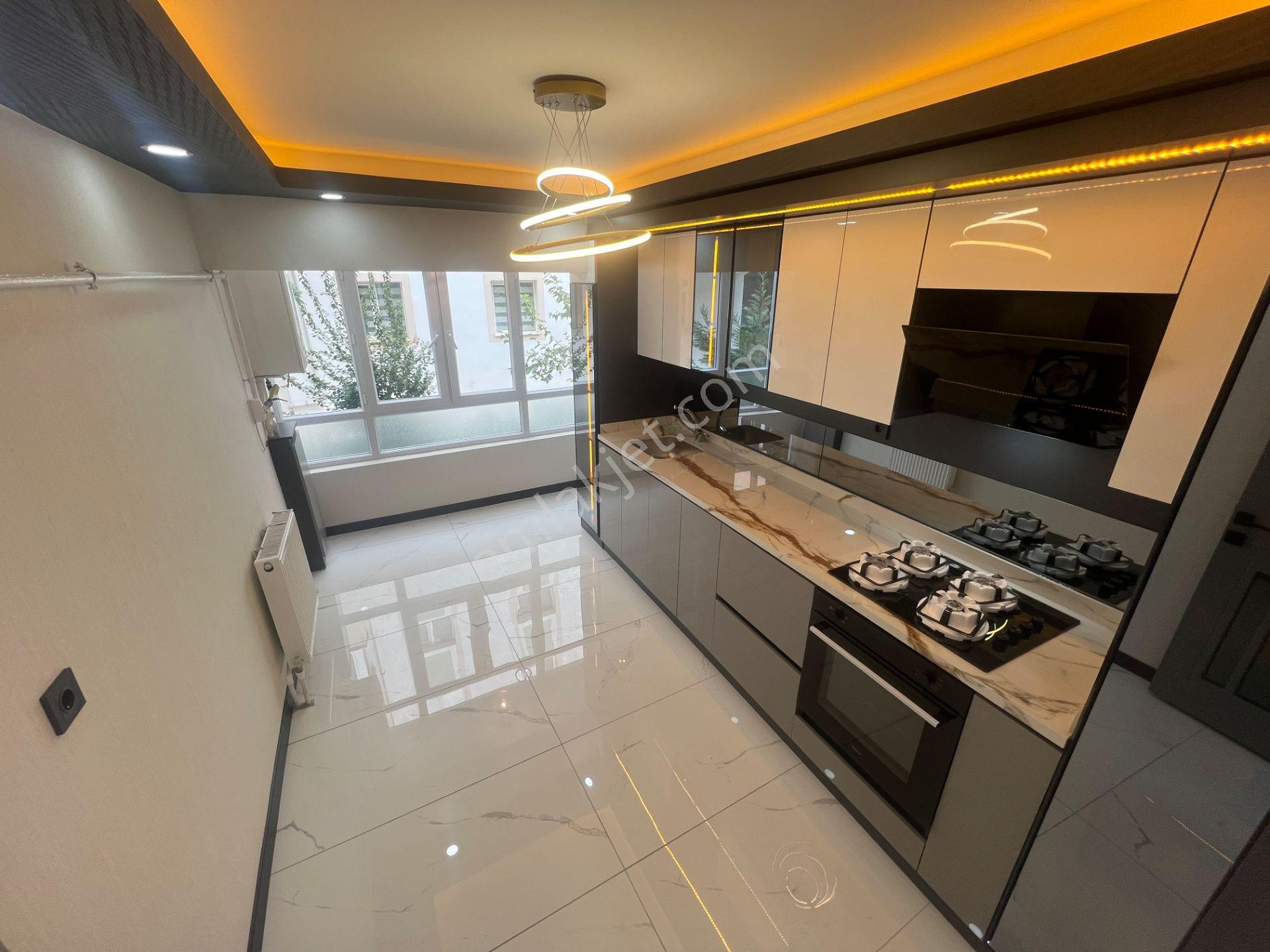 Sincan Akşemsettin Mh Öncephe Salon Bagımsız 125m2 Satılık Daire — fotoğraf 8