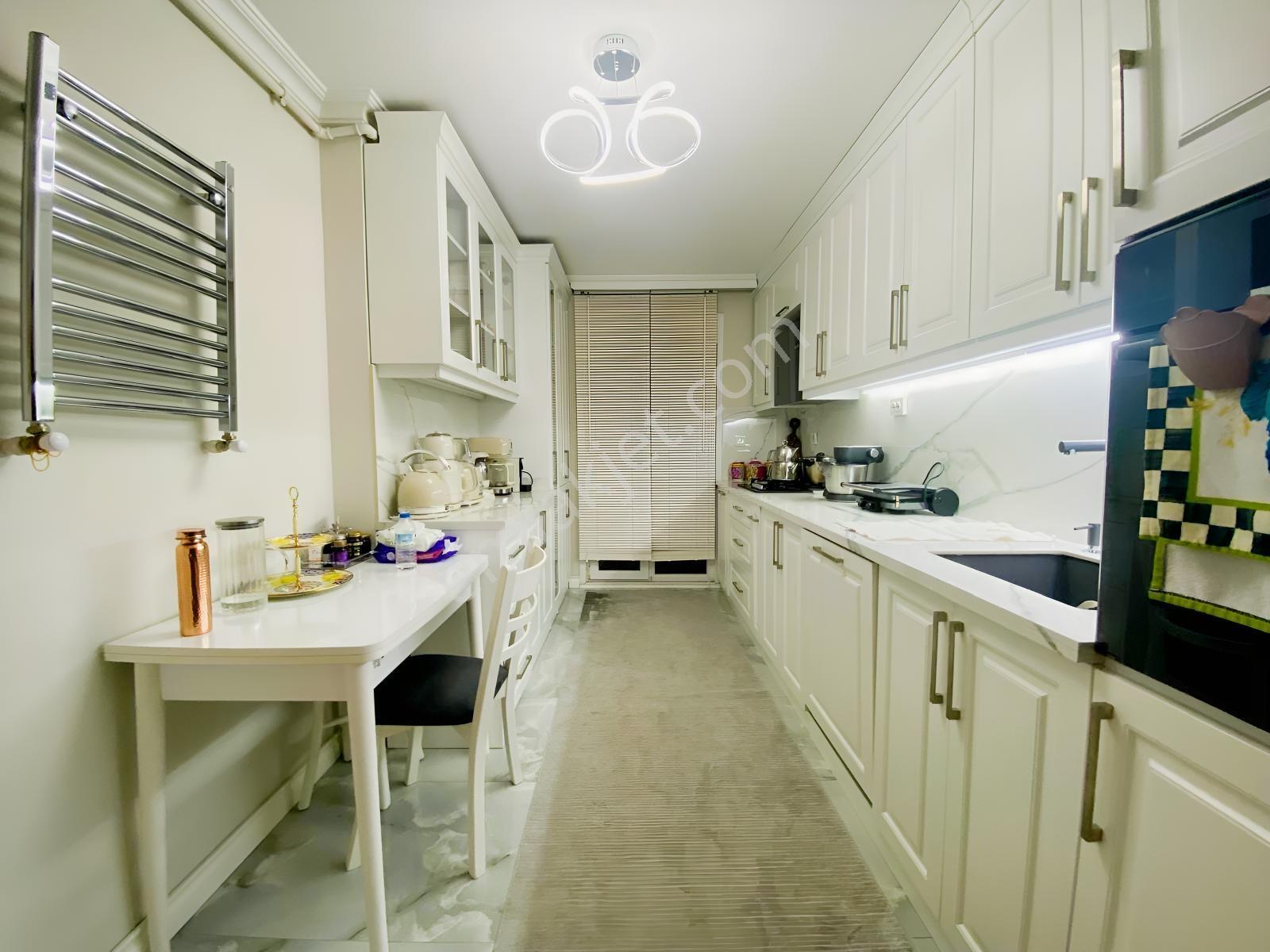 Bahçelievler Erguvan Sitesi İçerisinde 120m² Çok Şık 2.kat 3+1 — fotoğraf 4