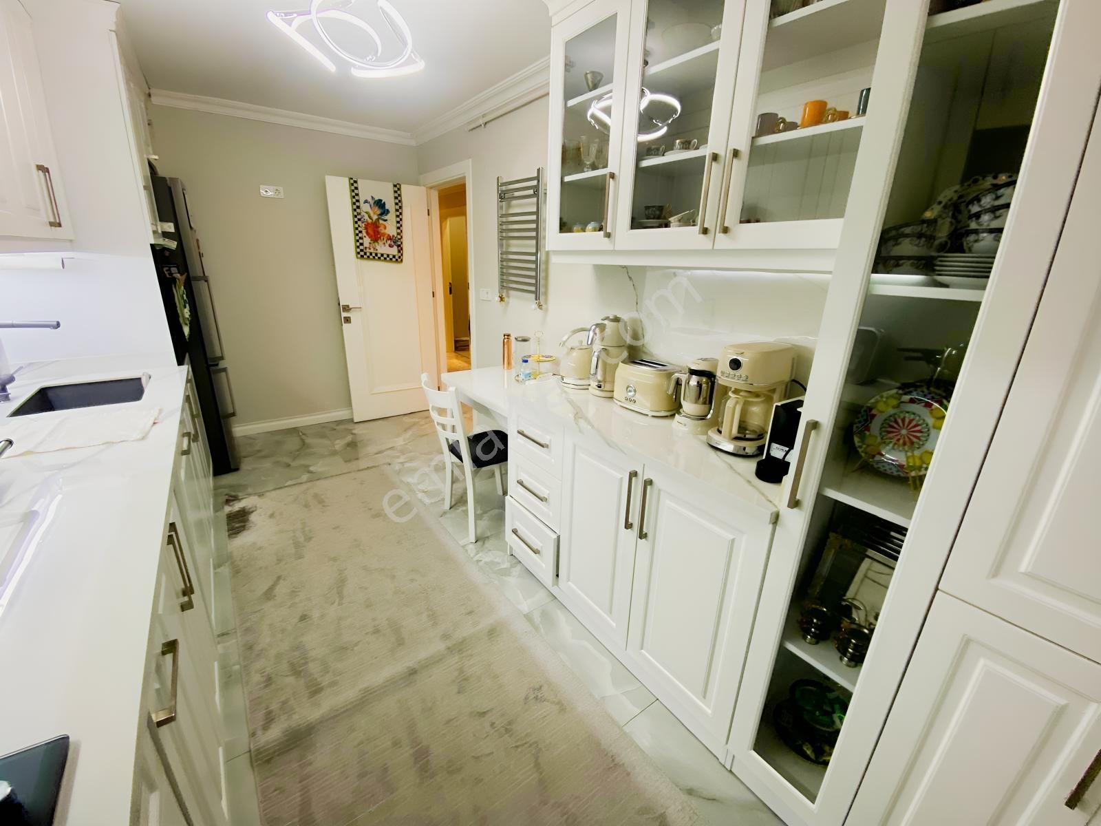 Bahçelievler Erguvan Sitesi İçerisinde 120m² Çok Şık 2.kat 3+1 — fotoğraf 7