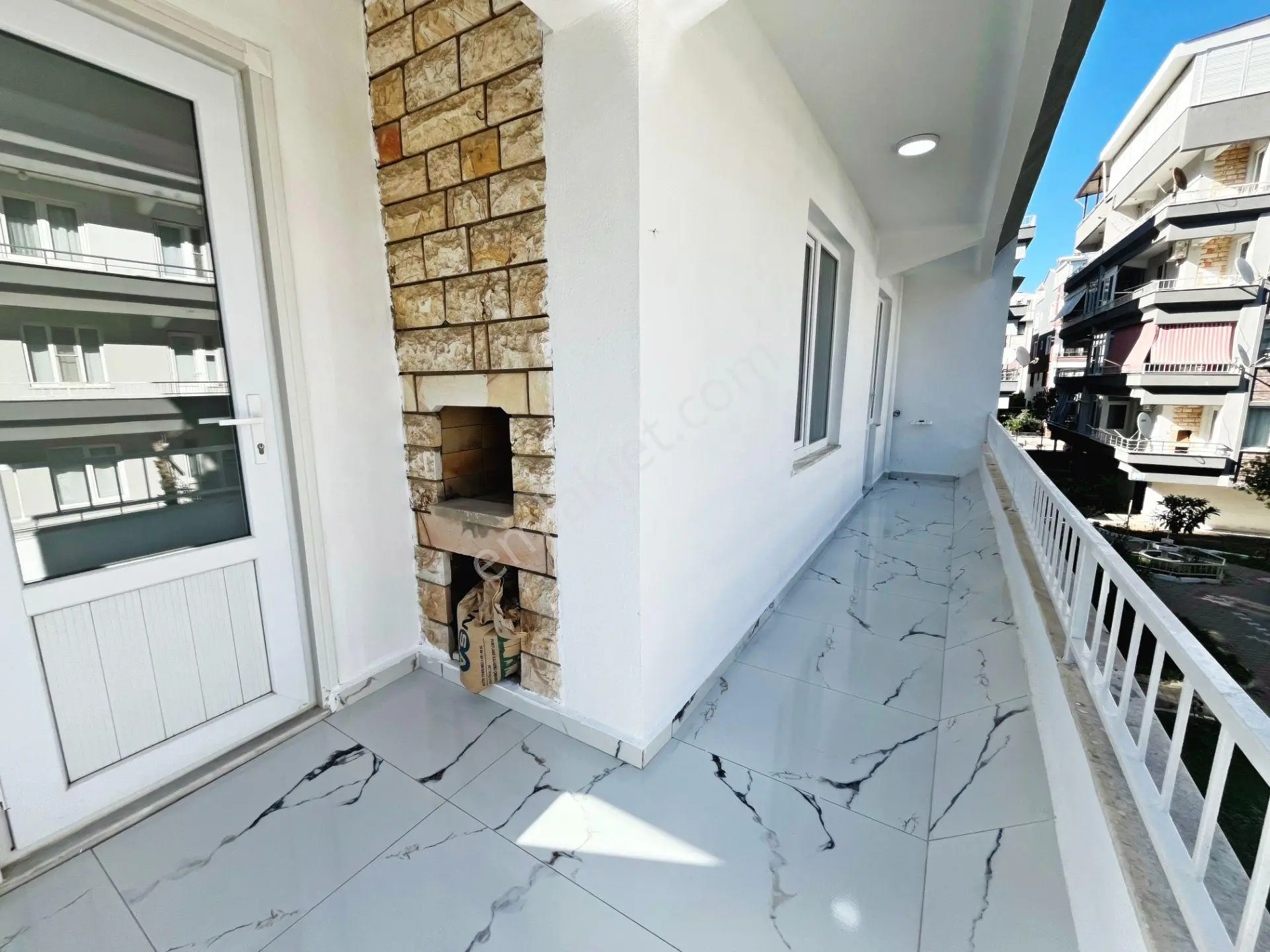Aktif'ten Akçay'da Satılık Ön Cephe Çift Balkonlu Harika 2+1 Daire — fotoğraf 24
