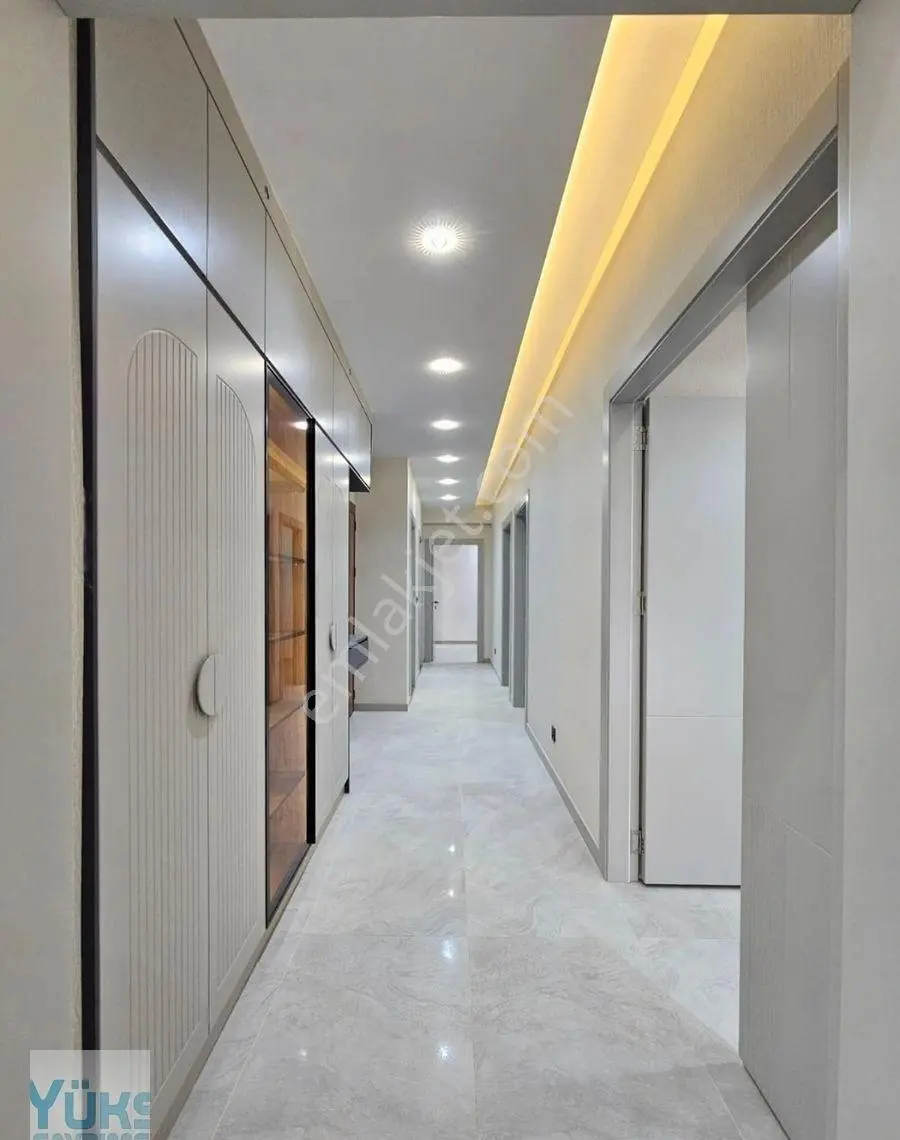 Denizli De Göveçlikte Arakat 3+1 190 M2 Panjur E.banyolu Giyinme Odalı Lüks Dair...