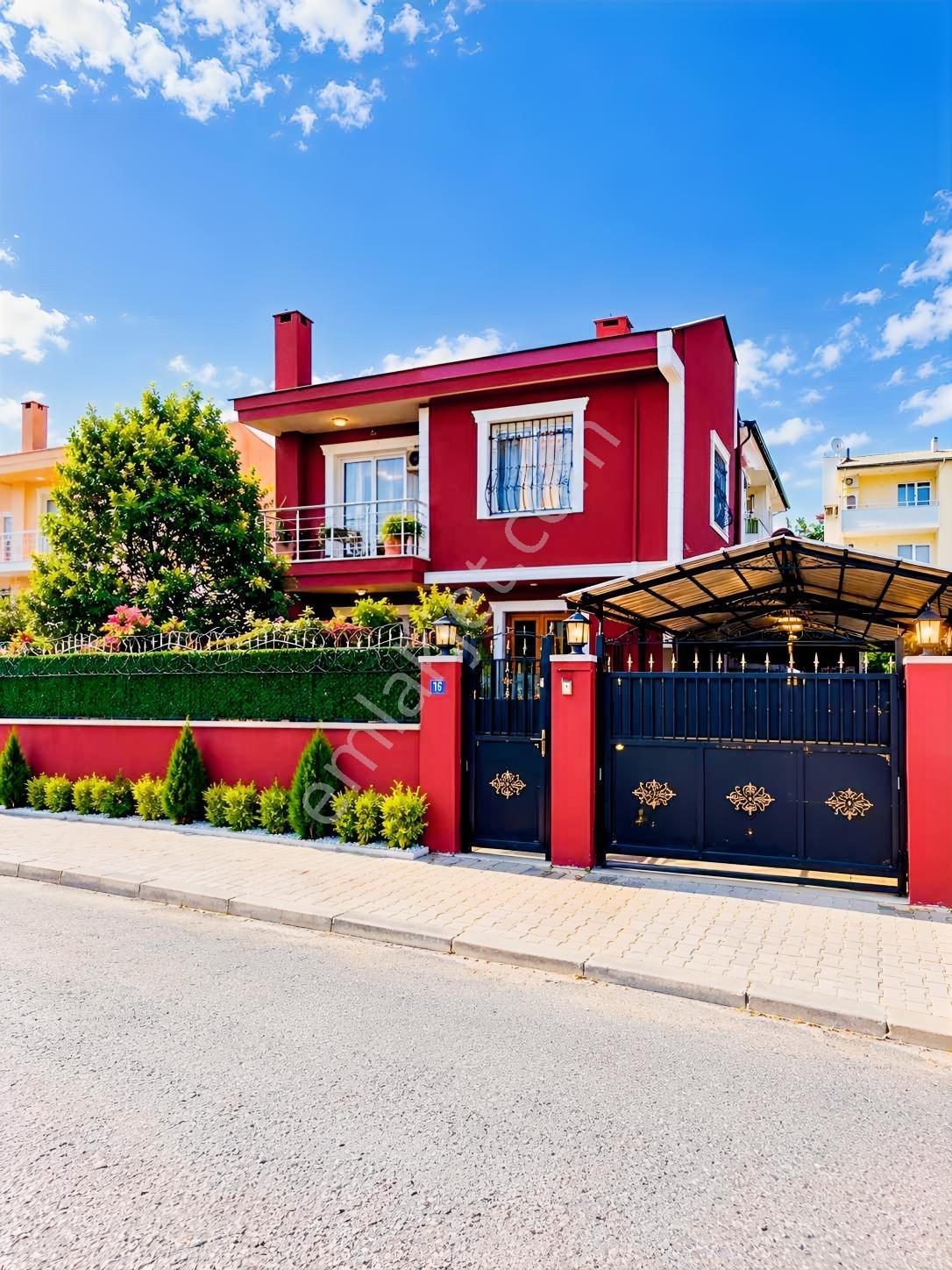 Havuzlarda 430 M²lik Müstakil 4+1 Satılık Villa