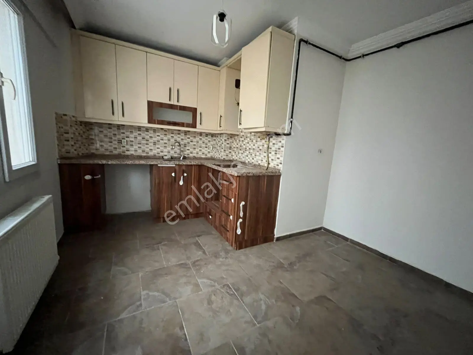 Yeni Mahallesi Satılık Daire 2+1 90m2 5 Katlının 2katı Full Özelikli Kapalı Mutf...