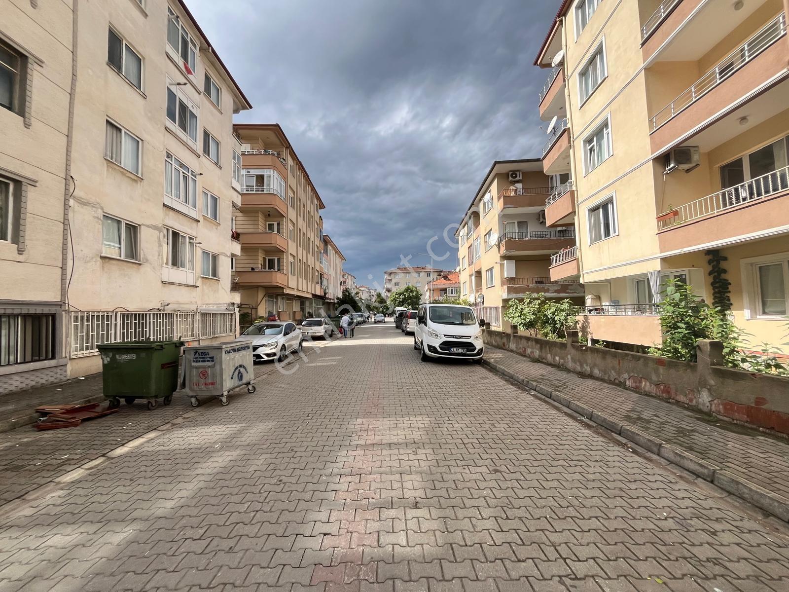 2+1 Arakat (2.kat ) Geniş Sokak İçinde Denize 350 Metre Mesafede — fotoğraf 2