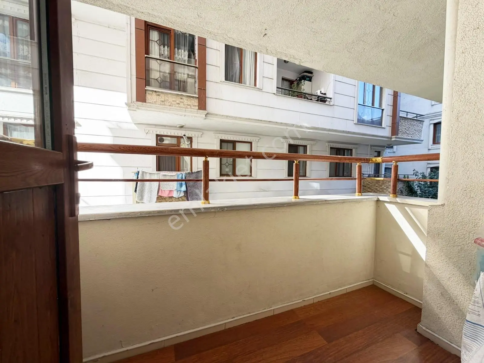 Ed Yapı'dan Efsane Daire Arakat Emsalinde 2+1 Balkonlu Giriş Kat — fotoğraf 2