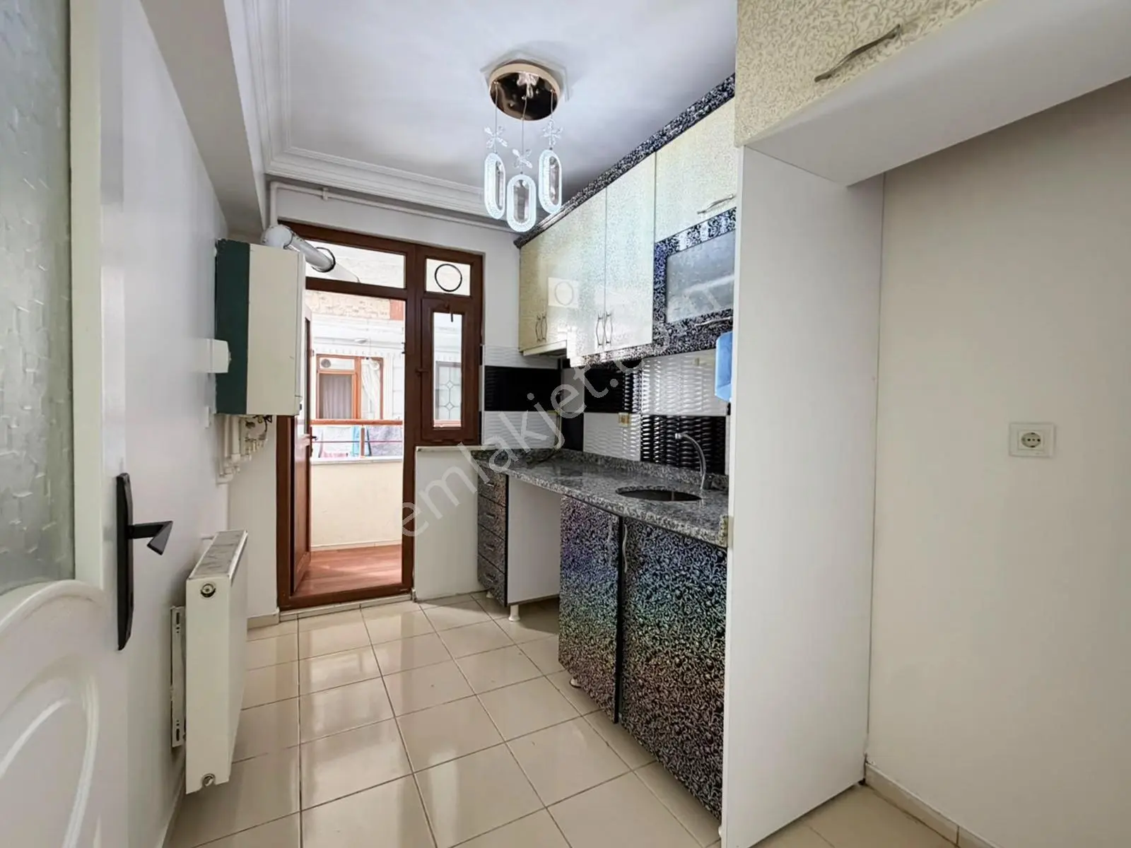 Ed Yapı'dan Efsane Daire Arakat Emsalinde 2+1 Balkonlu Giriş Kat — fotoğraf 9