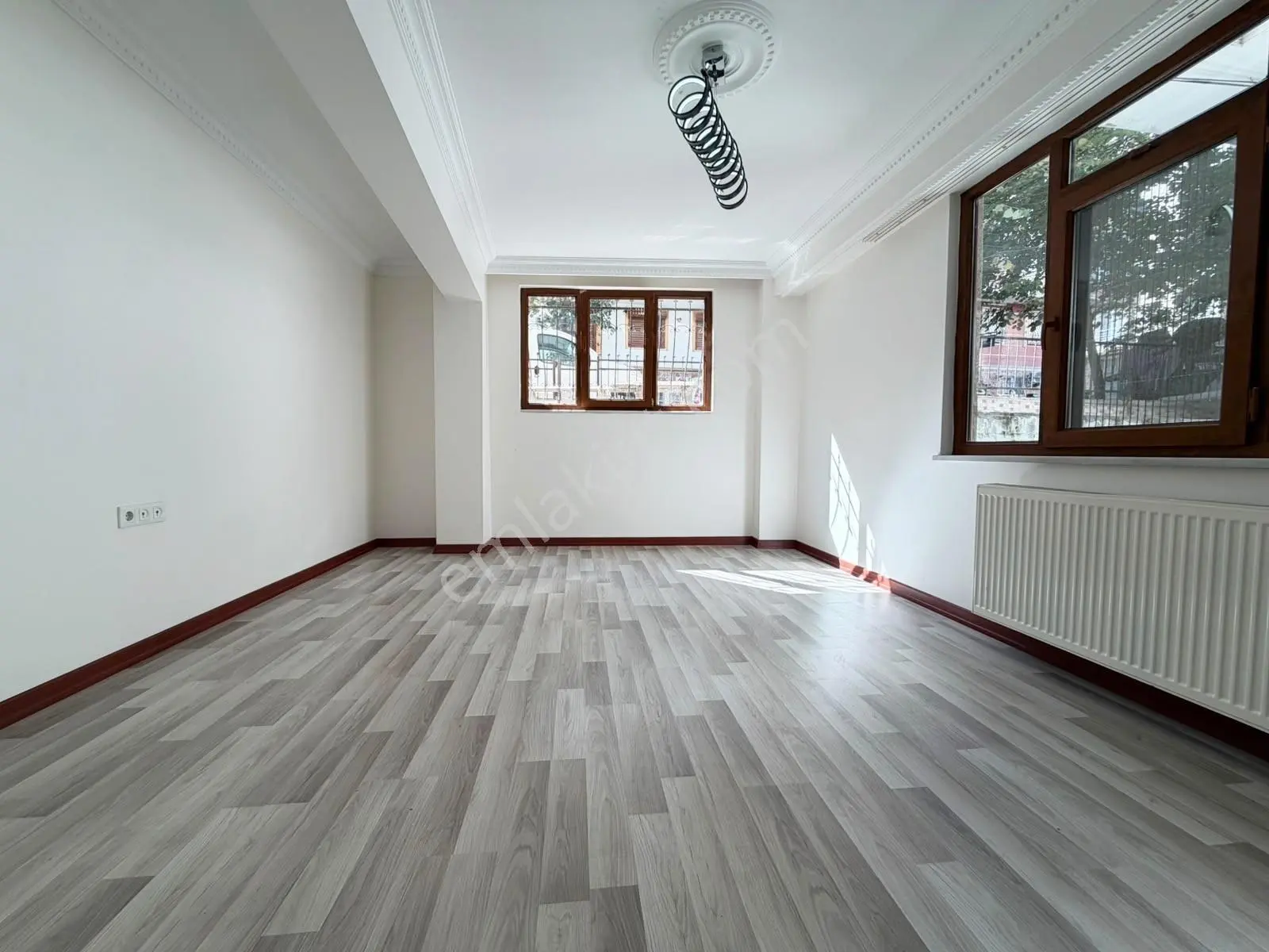 Ed Yapı'dan Efsane Daire Arakat Emsalinde 2+1 Balkonlu Giriş Kat — fotoğraf 37
