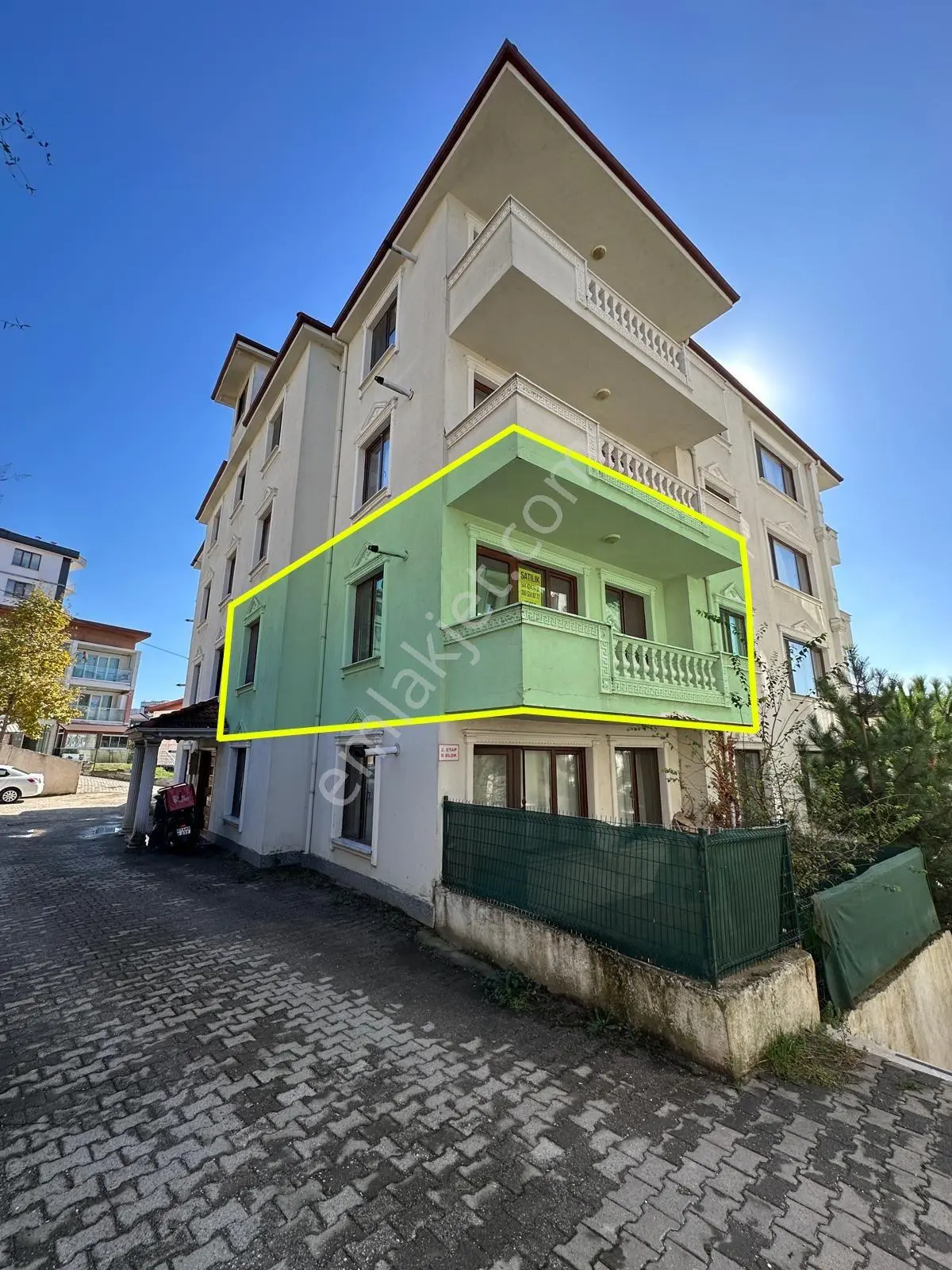 Konuralpte Site İçi Arakat Köşe Satılık 70 M2 1+1 Daire — fotoğraf 2