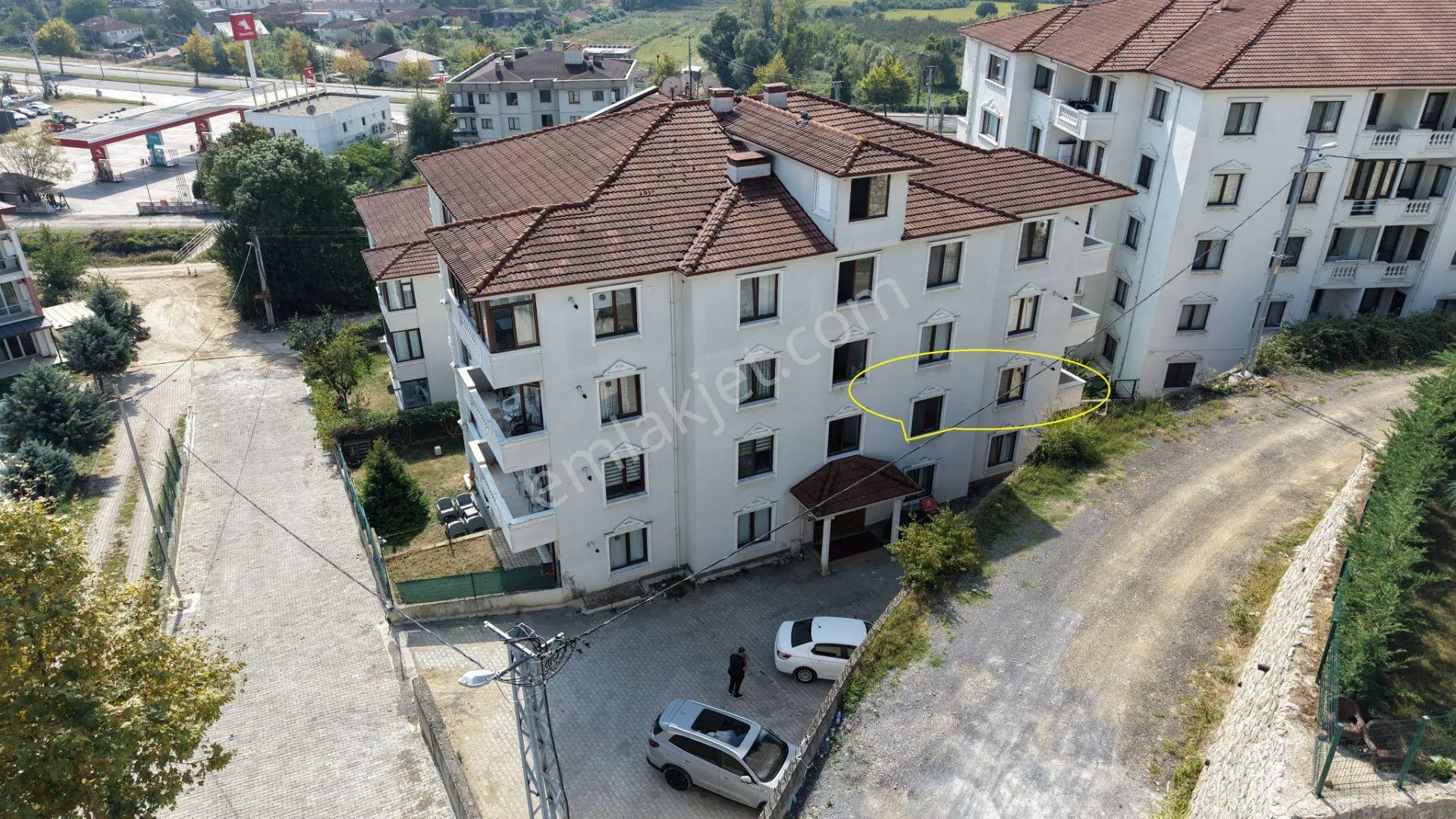 Konuralpte Site İçi Arakat Köşe Satılık 70 M2 1+1 Daire — fotoğraf 3