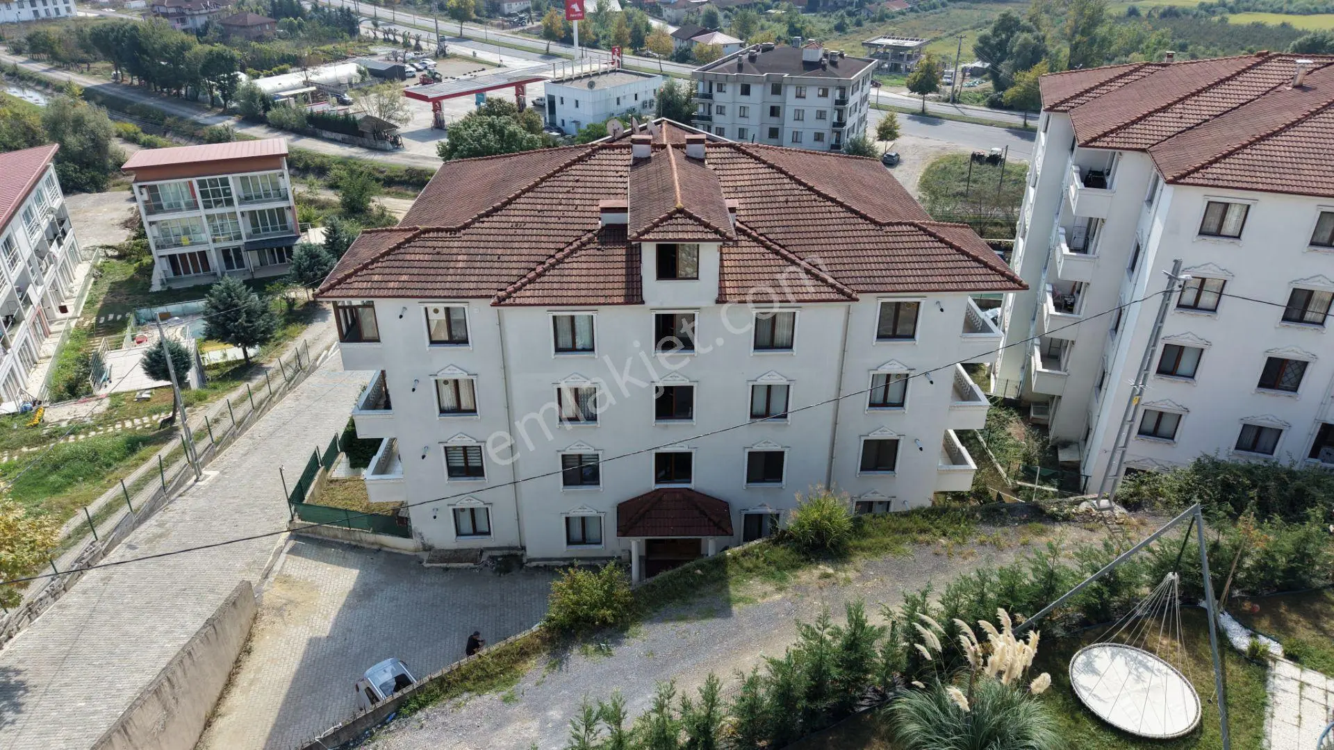 Konuralpte Site İçi Arakat Köşe Satılık 70 M2 1+1 Daire — fotoğraf 4