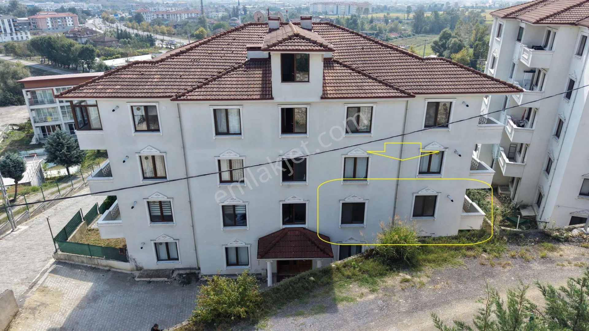 Konuralpte Site İçi Arakat Köşe Satılık 70 M2 1+1 Daire — fotoğraf 5