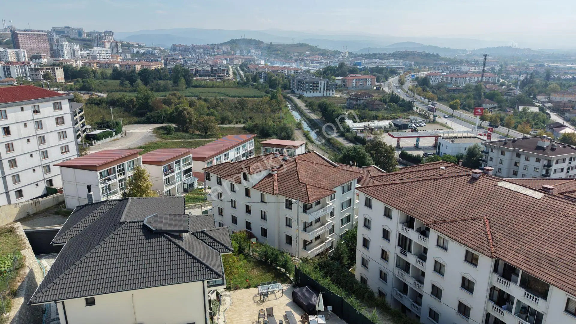 Konuralpte Site İçi Arakat Köşe Satılık 70 M2 1+1 Daire — fotoğraf 7