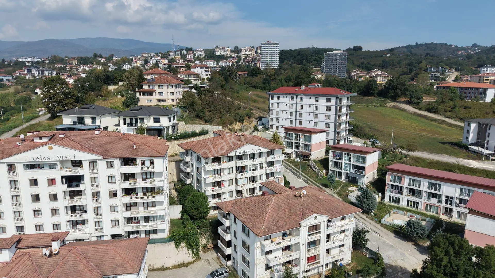 Konuralpte Site İçi Arakat Köşe Satılık 70 M2 1+1 Daire — fotoğraf 8