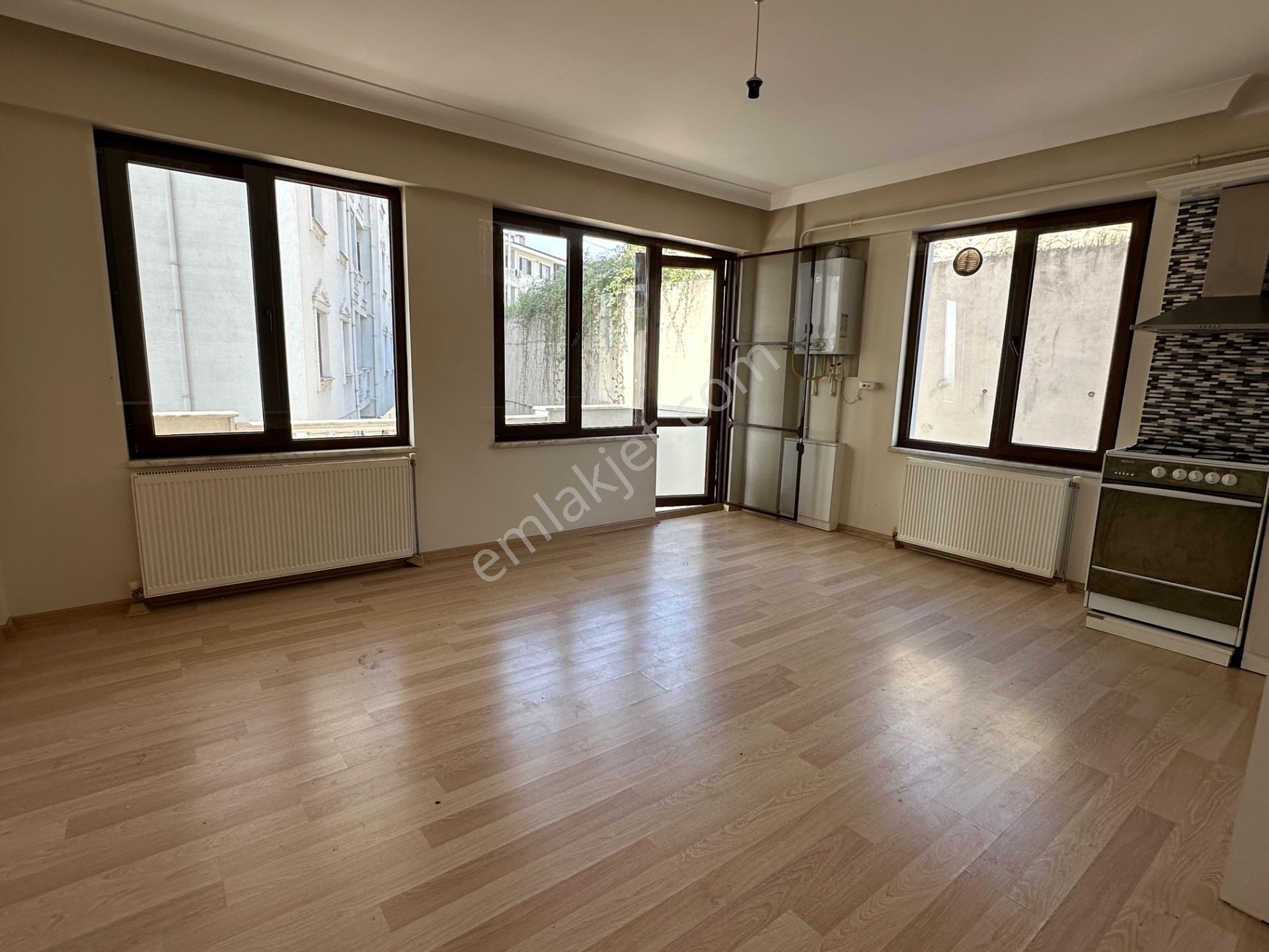 Konuralpte Site İçi Arakat Köşe Satılık 70 M2 1+1 Daire — fotoğraf 12