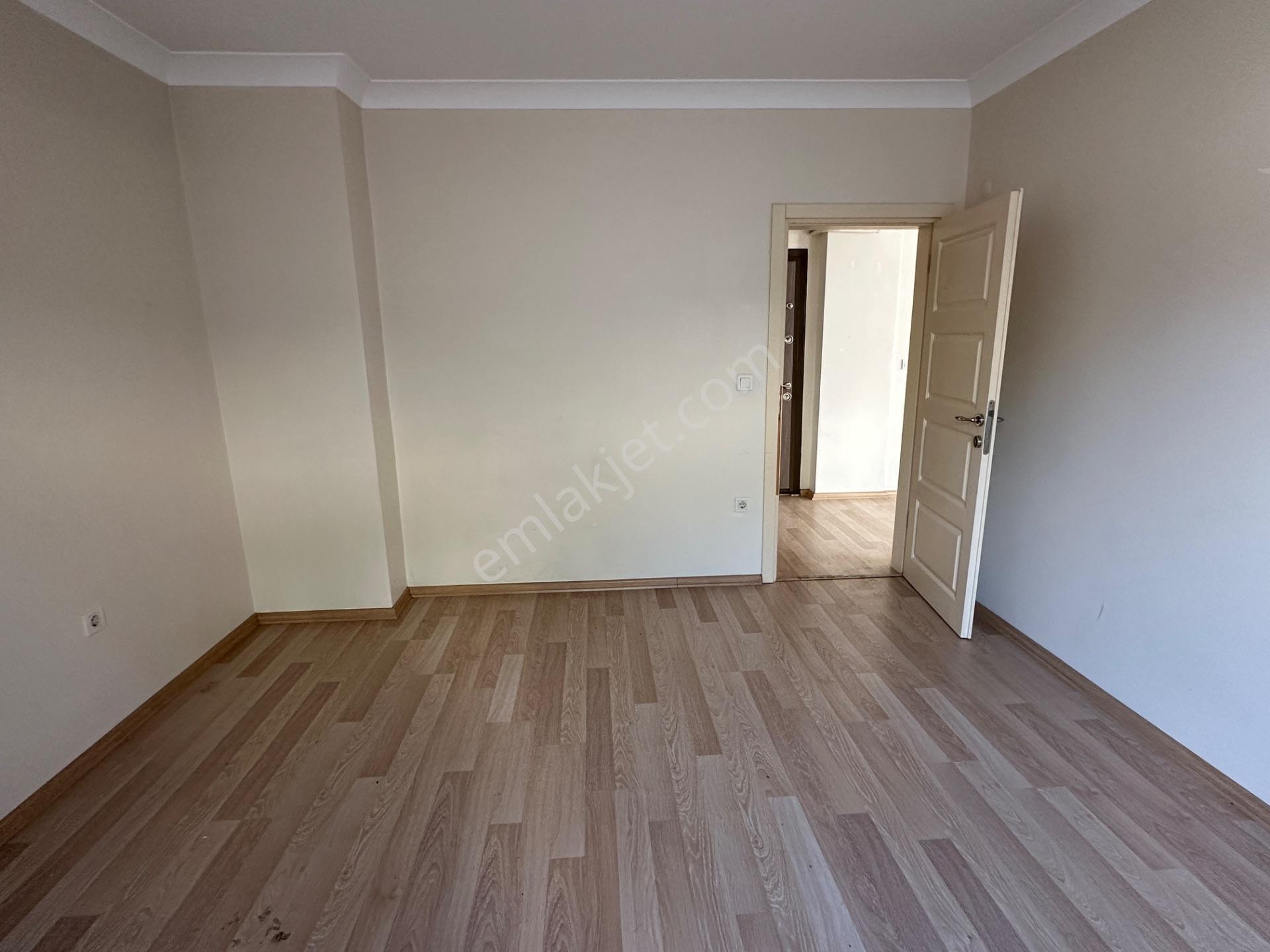 Konuralpte Site İçi Arakat Köşe Satılık 70 M2 1+1 Daire — fotoğraf 14