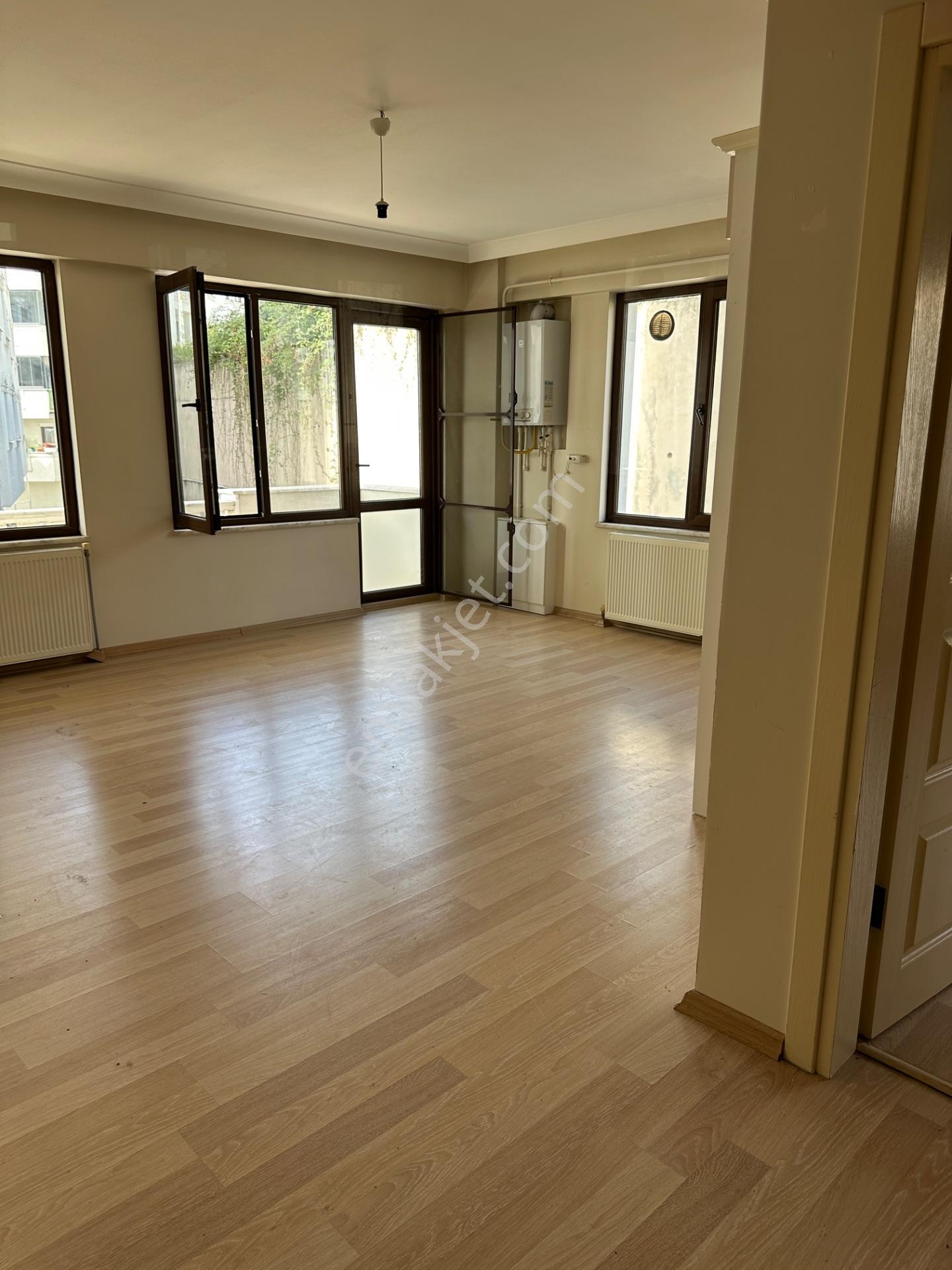 Konuralpte Site İçi Arakat Köşe Satılık 70 M2 1+1 Daire — fotoğraf 24