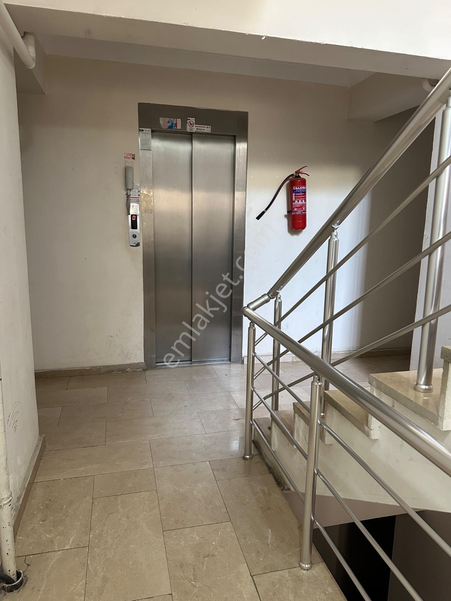 Konuralpte Site İçi Arakat Köşe Satılık 70 M2 1+1 Daire — fotoğraf 30
