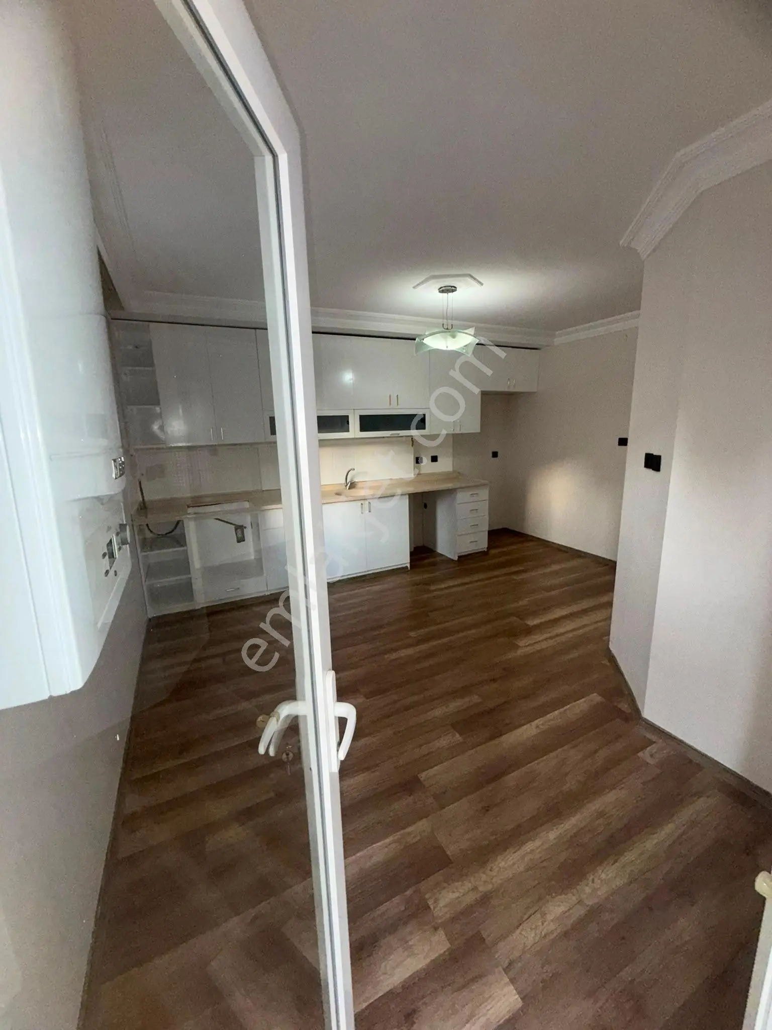 3+1 Yurt Kurttepe Cadde Üzeri Kap.mutfak 170m2 Geniş Hasarsız İskanlı 8-4 Katı K...