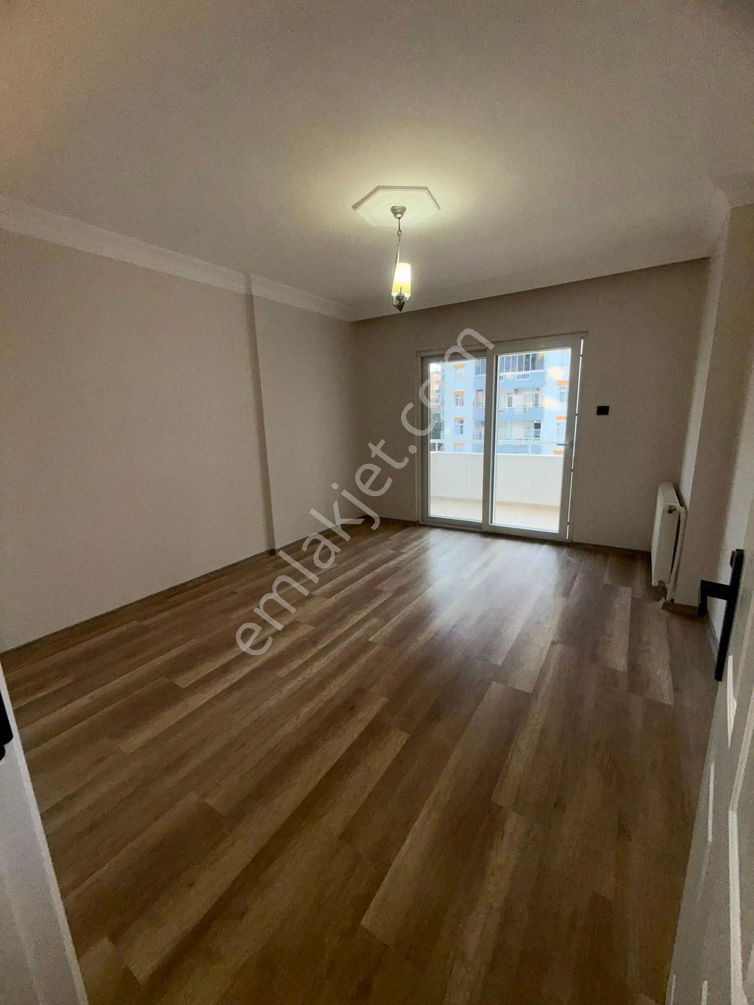 3+1 Yurt Kurttepe Cadde Üzeri Kap.mutfak 170m2 Geniş Hasarsız İskanlı 8-4 Katı Kgb Cephe Dgaz. — fotoğraf 2