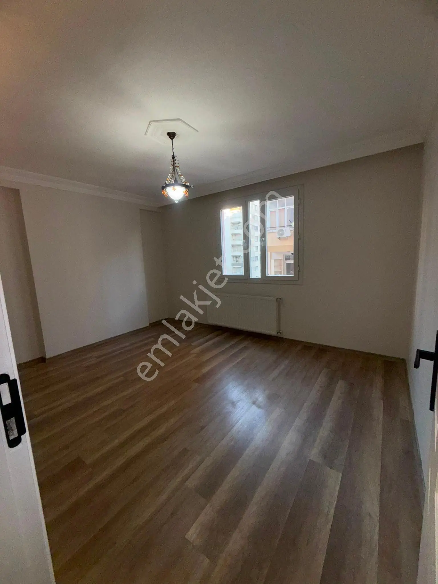 3+1 Yurt Kurttepe Cadde Üzeri Kap.mutfak 170m2 Geniş Hasarsız İskanlı 8-4 Katı Kgb Cephe Dgaz. — fotoğraf 4
