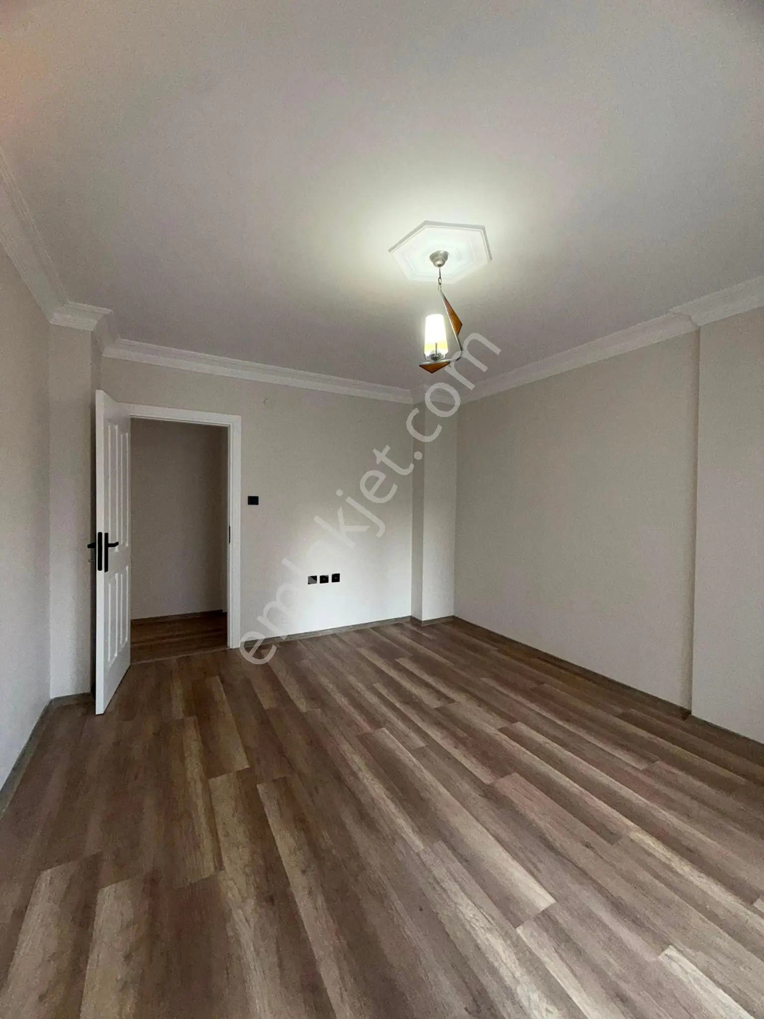 3+1 Yurt Kurttepe Cadde Üzeri Kap.mutfak 170m2 Geniş Hasarsız İskanlı 8-4 Katı Kgb Cephe Dgaz. — fotoğraf 8