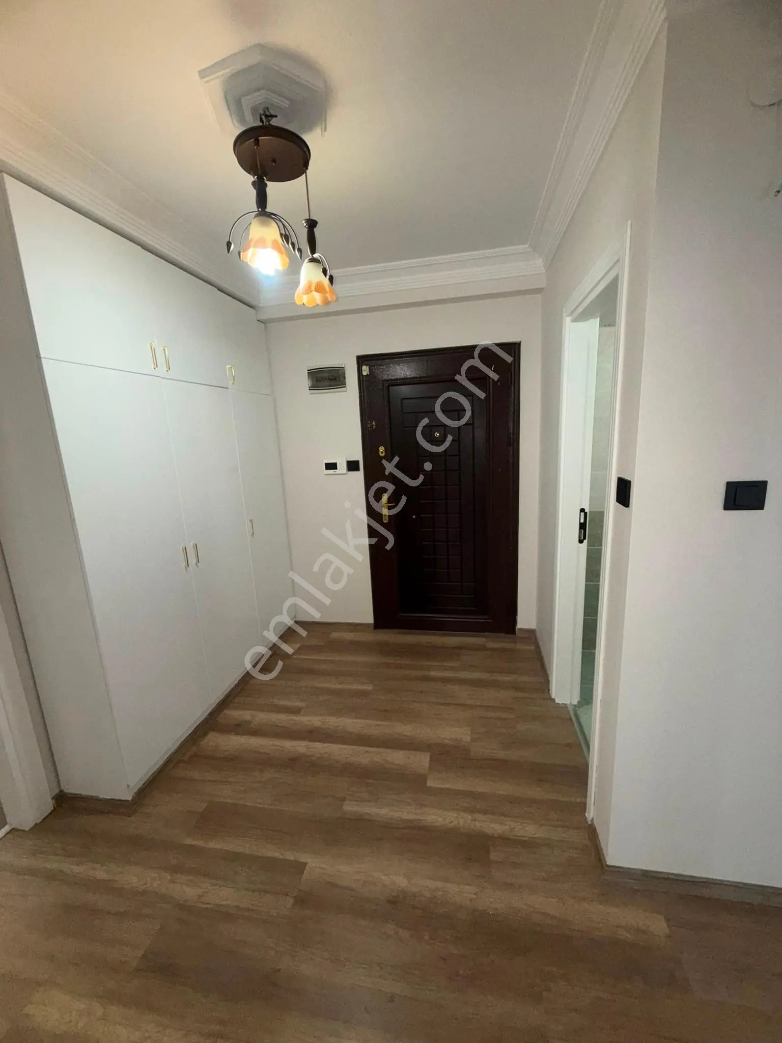3+1 Yurt Kurttepe Cadde Üzeri Kap.mutfak 170m2 Geniş Hasarsız İskanlı 8-4 Katı Kgb Cephe Dgaz. — fotoğraf 11