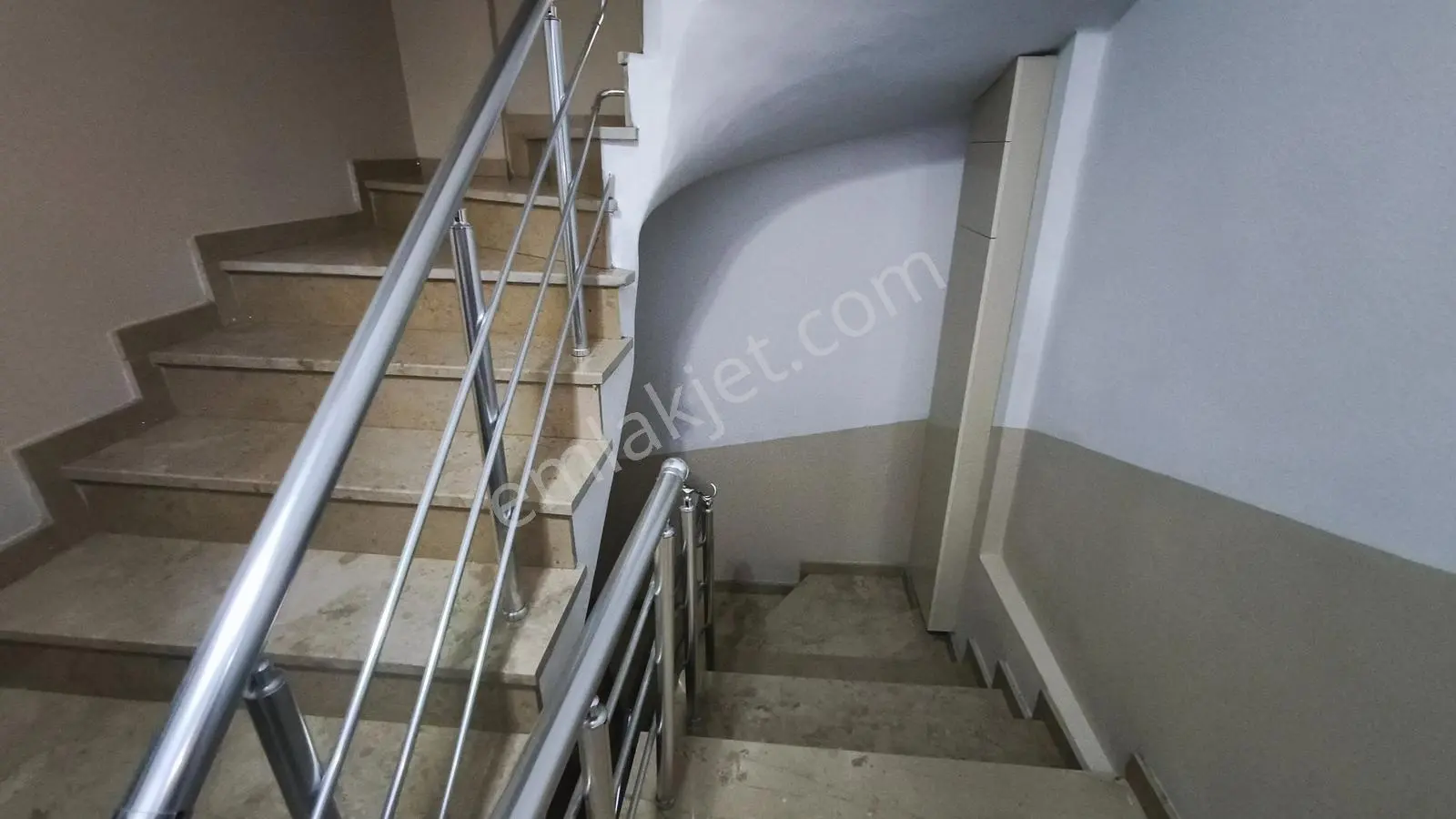 Kaya Emlak-istiklal Mah.de Geniş Teraslı 2+1 Satılık Daire — fotoğraf 3