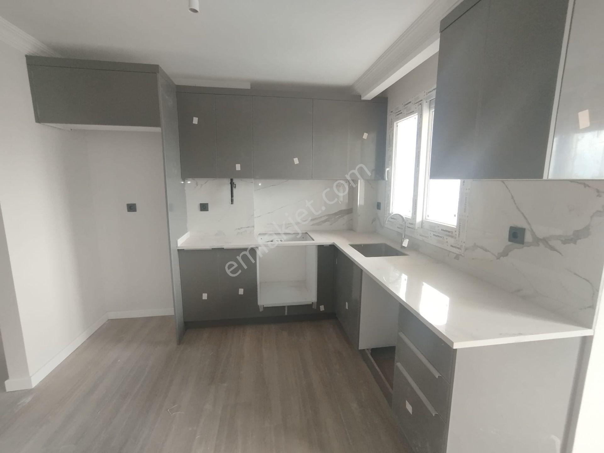 Kıyıboyu Caddesi Üzerinde Sitede 2+1 Çift Banyolu Doğalgazlı Sıfır Lüks Daire