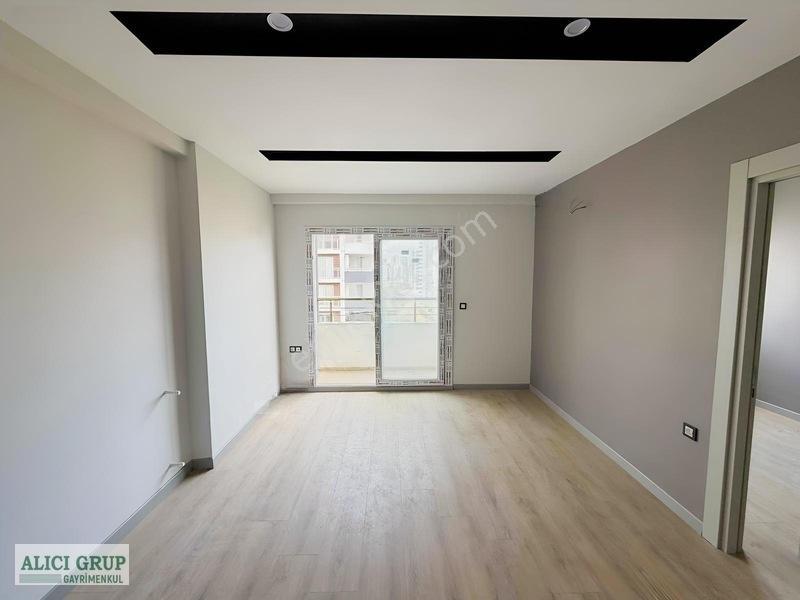 Gültepe Mahallesinde Lüks İşcilikli Satılık 1+1 Daire