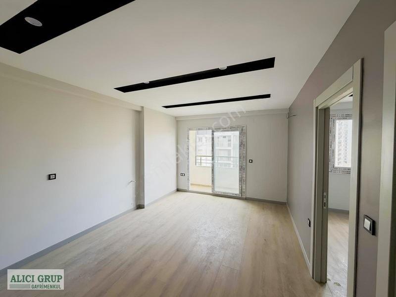 Gültepe Mahallesinde Lüks İşcilikli Satılık 1+1 Daire — fotoğraf 2