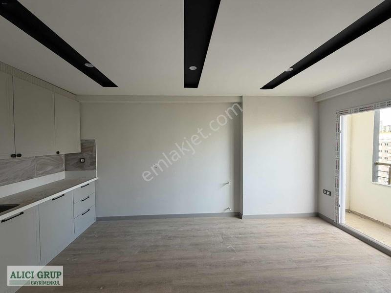 Gültepe Mahallesinde Lüks İşcilikli Satılık 1+1 Daire — fotoğraf 3