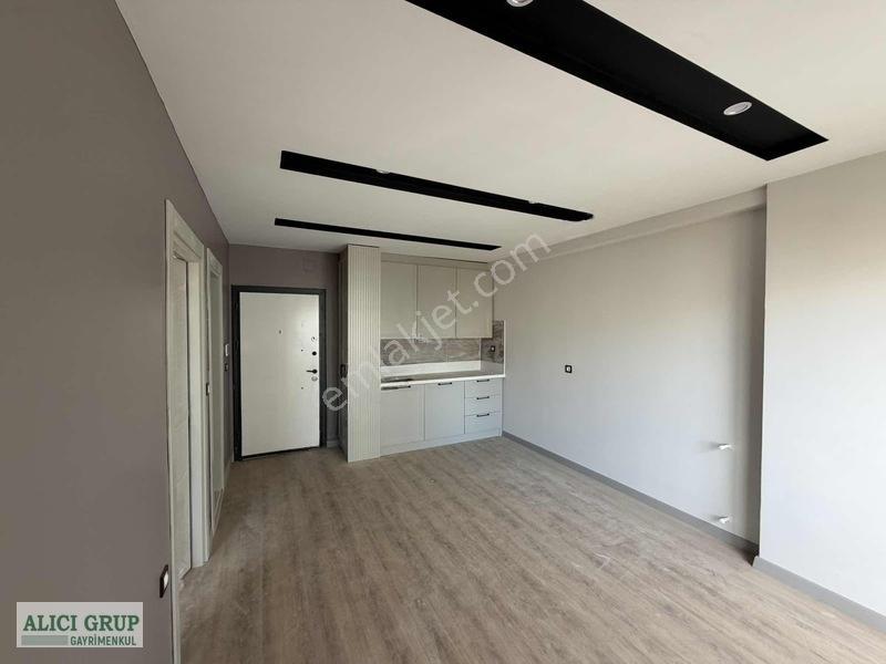 Gültepe Mahallesinde Lüks İşcilikli Satılık 1+1 Daire — fotoğraf 4