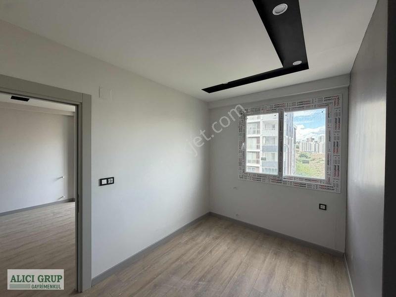 Gültepe Mahallesinde Lüks İşcilikli Satılık 1+1 Daire — fotoğraf 13