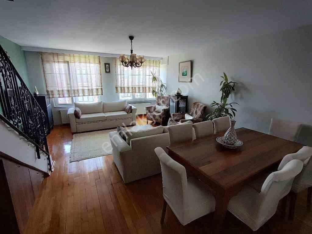 Eyüp Sultan’da Dubleks 3+2 | 200 M² Net Kullanim Terasli Krediye Uygun — fotoğraf 14