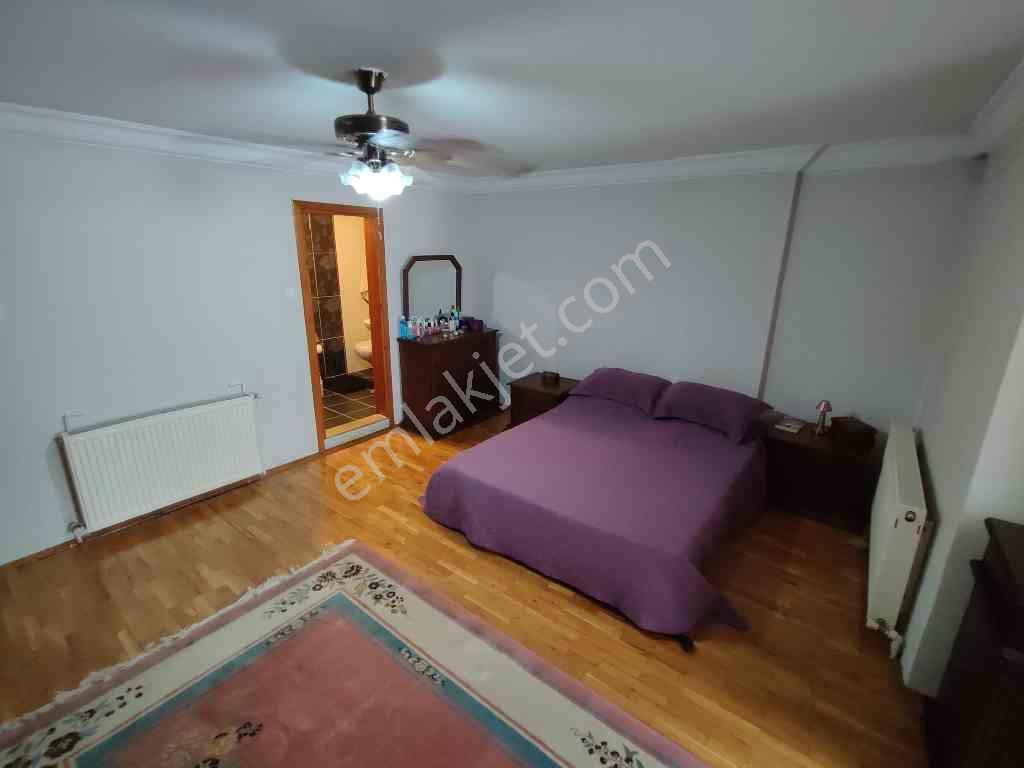 Eyüp Sultan’da Dubleks 3+2 | 200 M² Net Kullanim Terasli Krediye Uygun — fotoğraf 21
