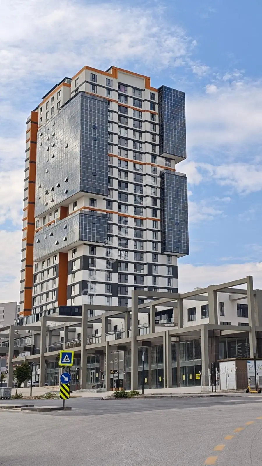 Yaşamkent Yaşam Kule'de 1+1 Konforunda Satılık Daire!