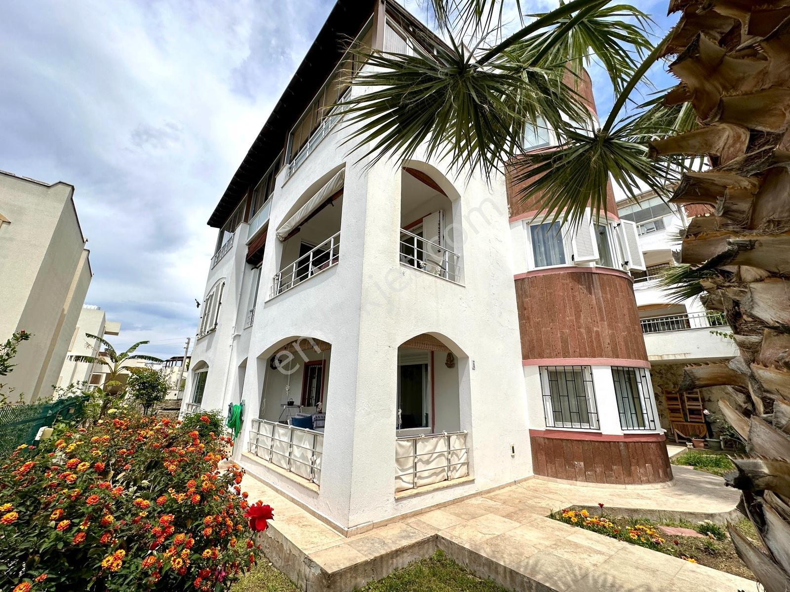 Turgutreis Merkezde Satılık 3+1 Bahçe Katı Geniş Daire — fotoğraf 2