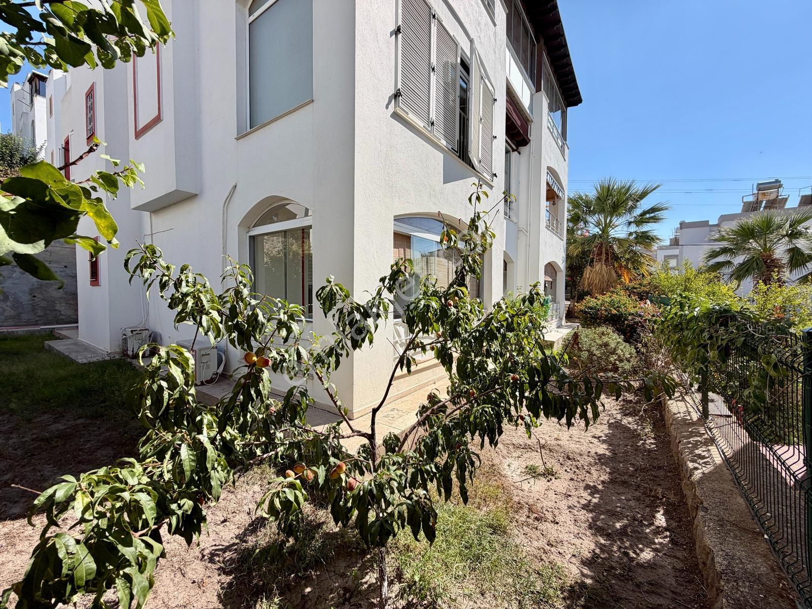 Turgutreis Merkezde Satılık 3+1 Bahçe Katı Geniş Daire — fotoğraf 4