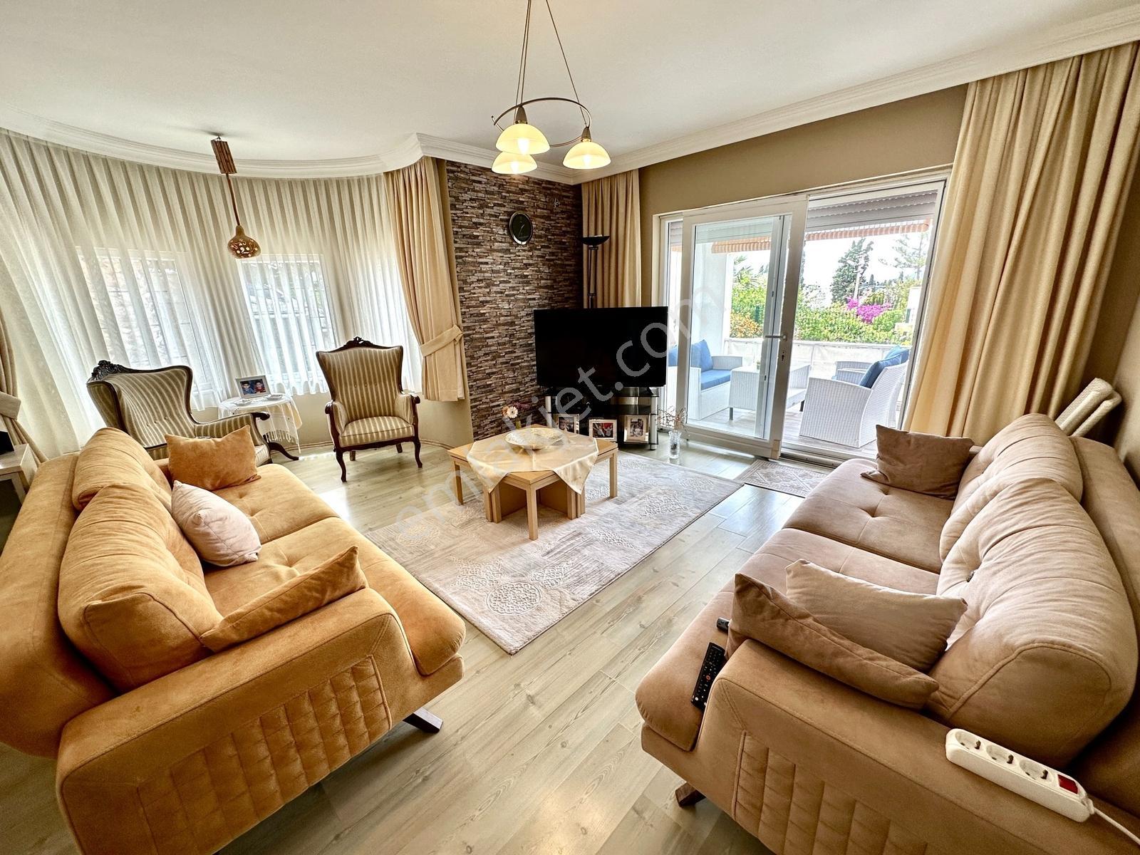 Turgutreis Merkezde Satılık 3+1 Bahçe Katı Geniş Daire — fotoğraf 21