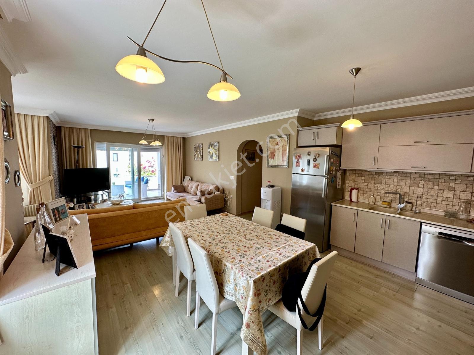Turgutreis Merkezde Satılık 3+1 Bahçe Katı Geniş Daire — fotoğraf 22