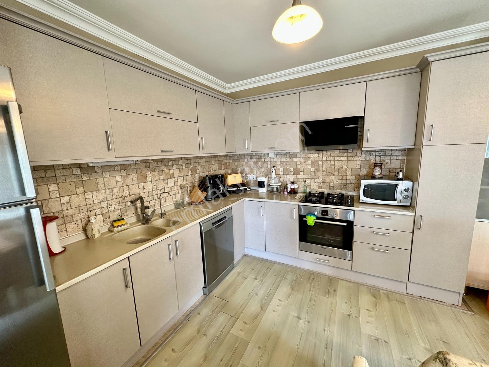 Turgutreis Merkezde Satılık 3+1 Bahçe Katı Geniş Daire — fotoğraf 26
