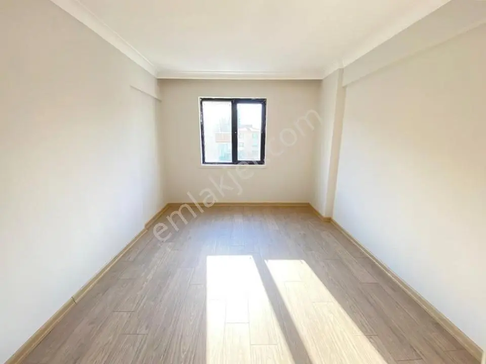 Merkezi Konumda Fırsat Daire !! 2+1 Giyinme Odalı 1. Kat — fotoğraf 5
